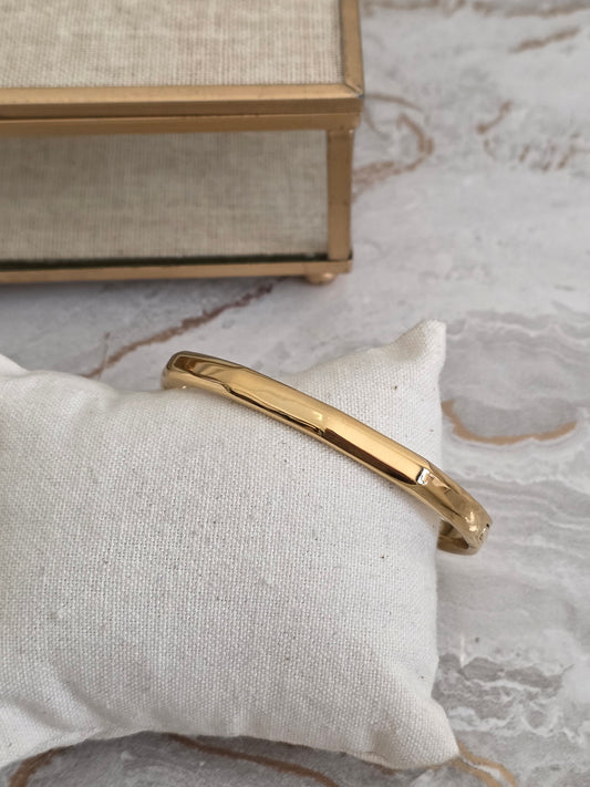 sculpted gold bangle