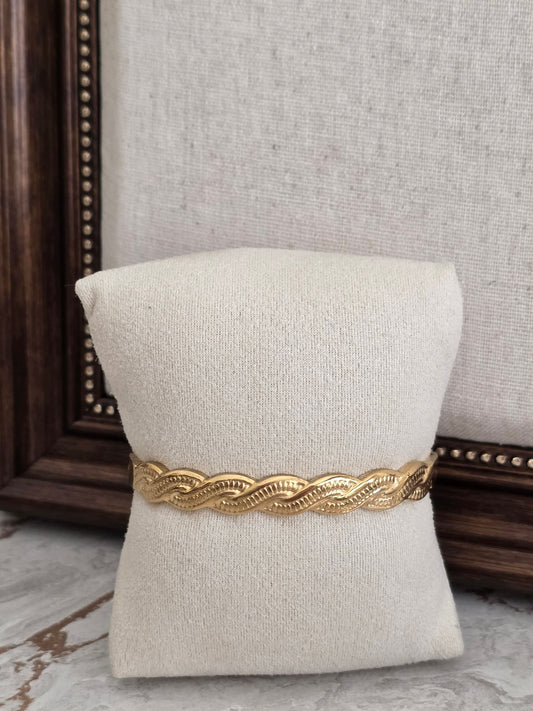 YARE BANGLE