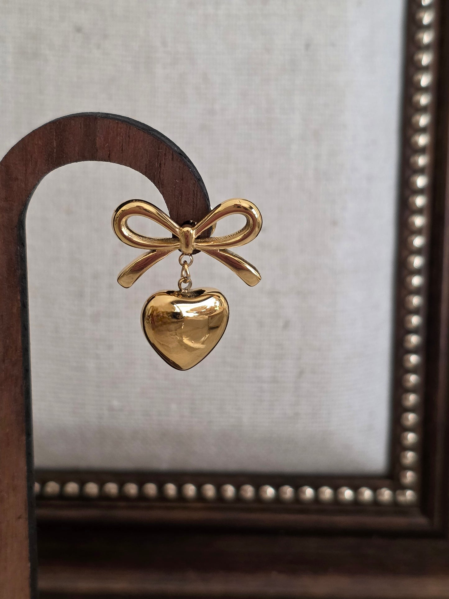 LISSA BOW HEART EARRINGS