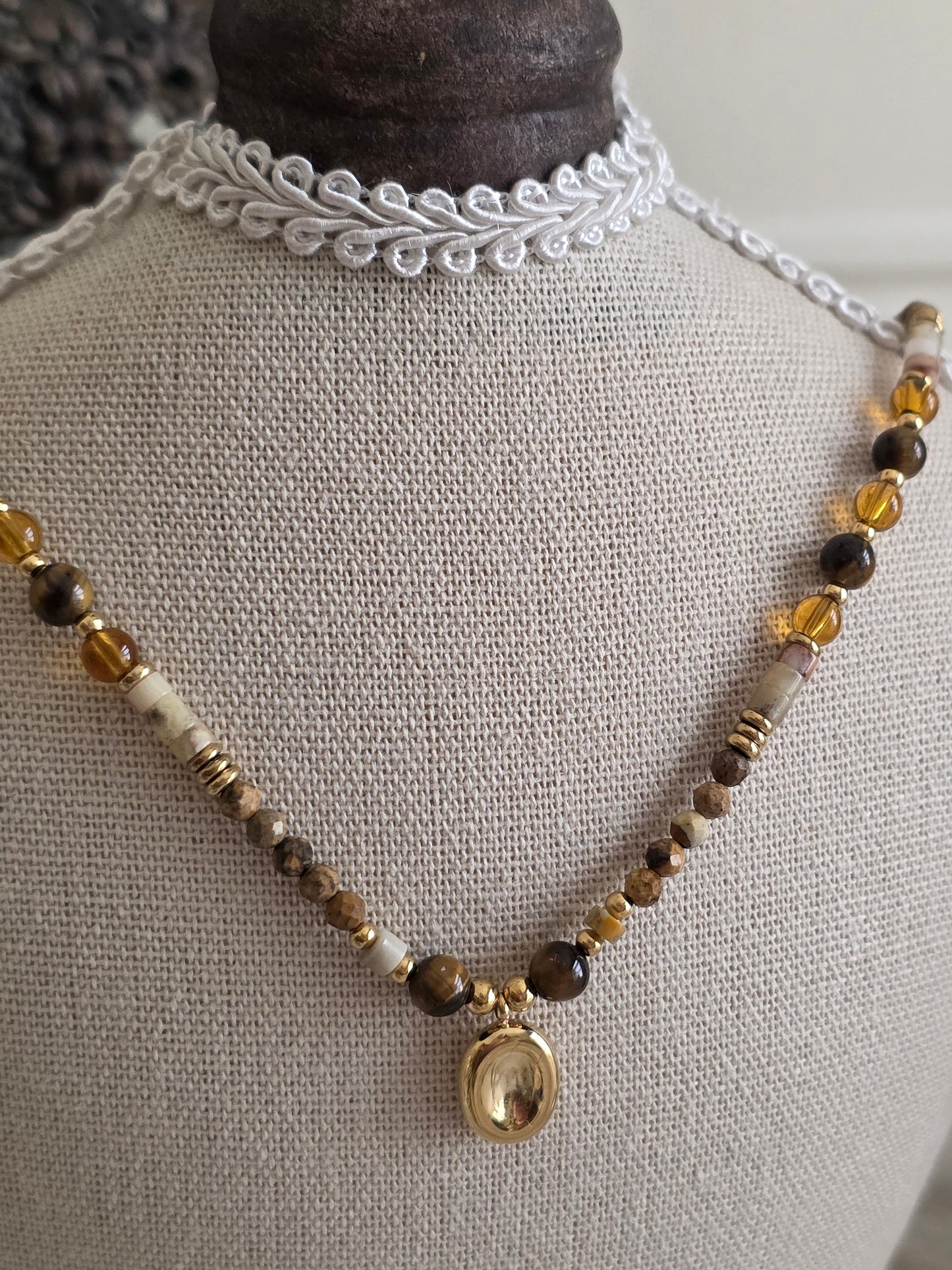 EYLUL NATURAL STONE NECKLACE
