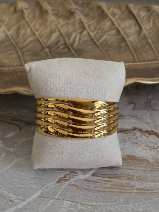 Ribbed Gold statement Cuff Bangle