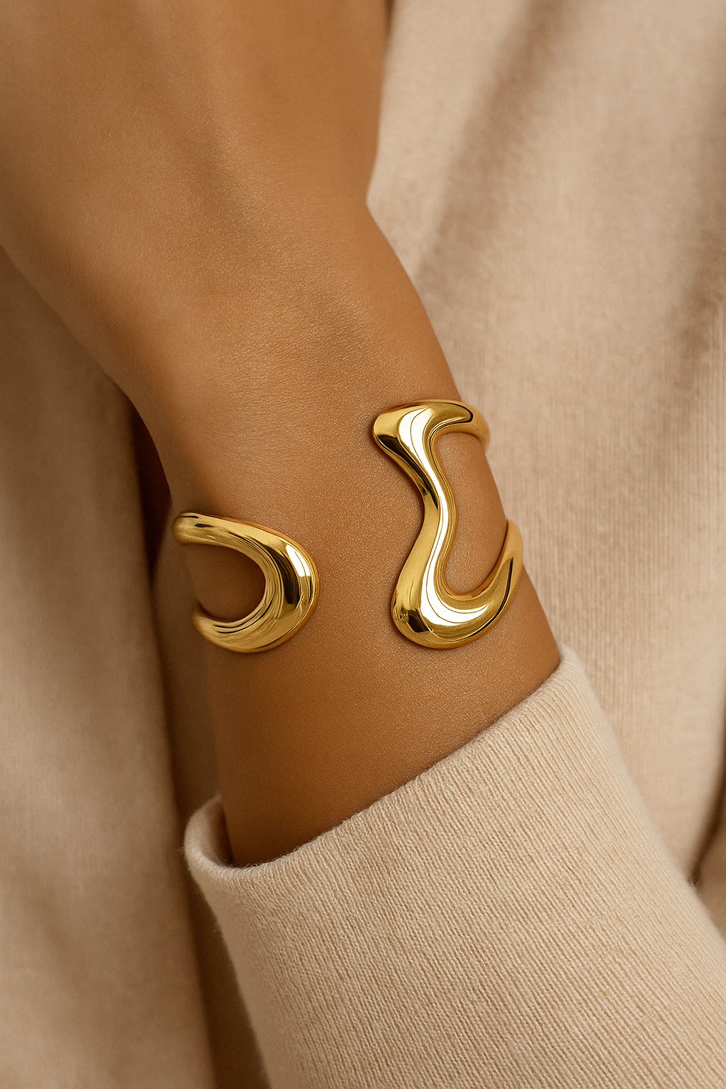 NABILA CUFF BANGLE
