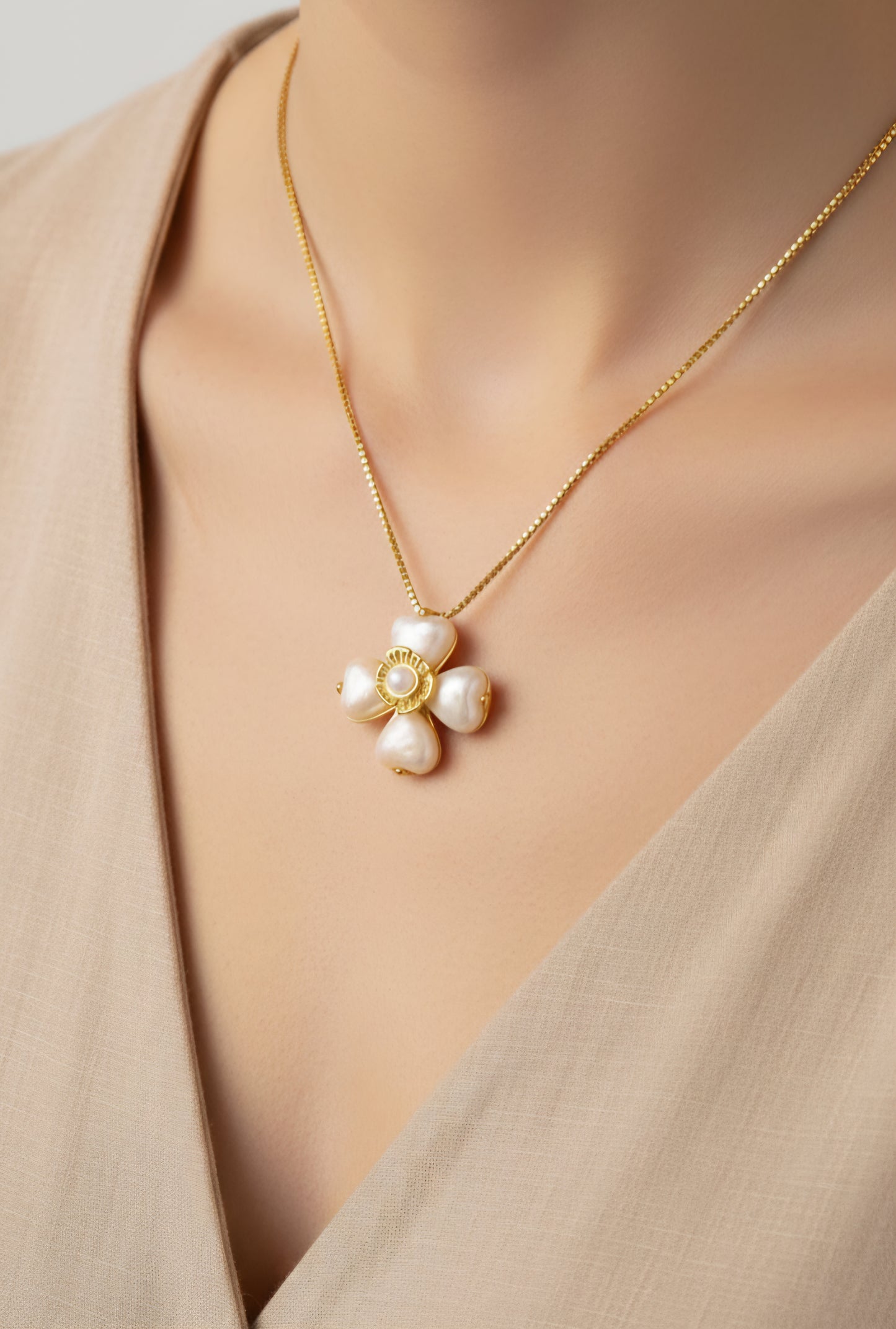 DILAN CLOVER NECKLACE