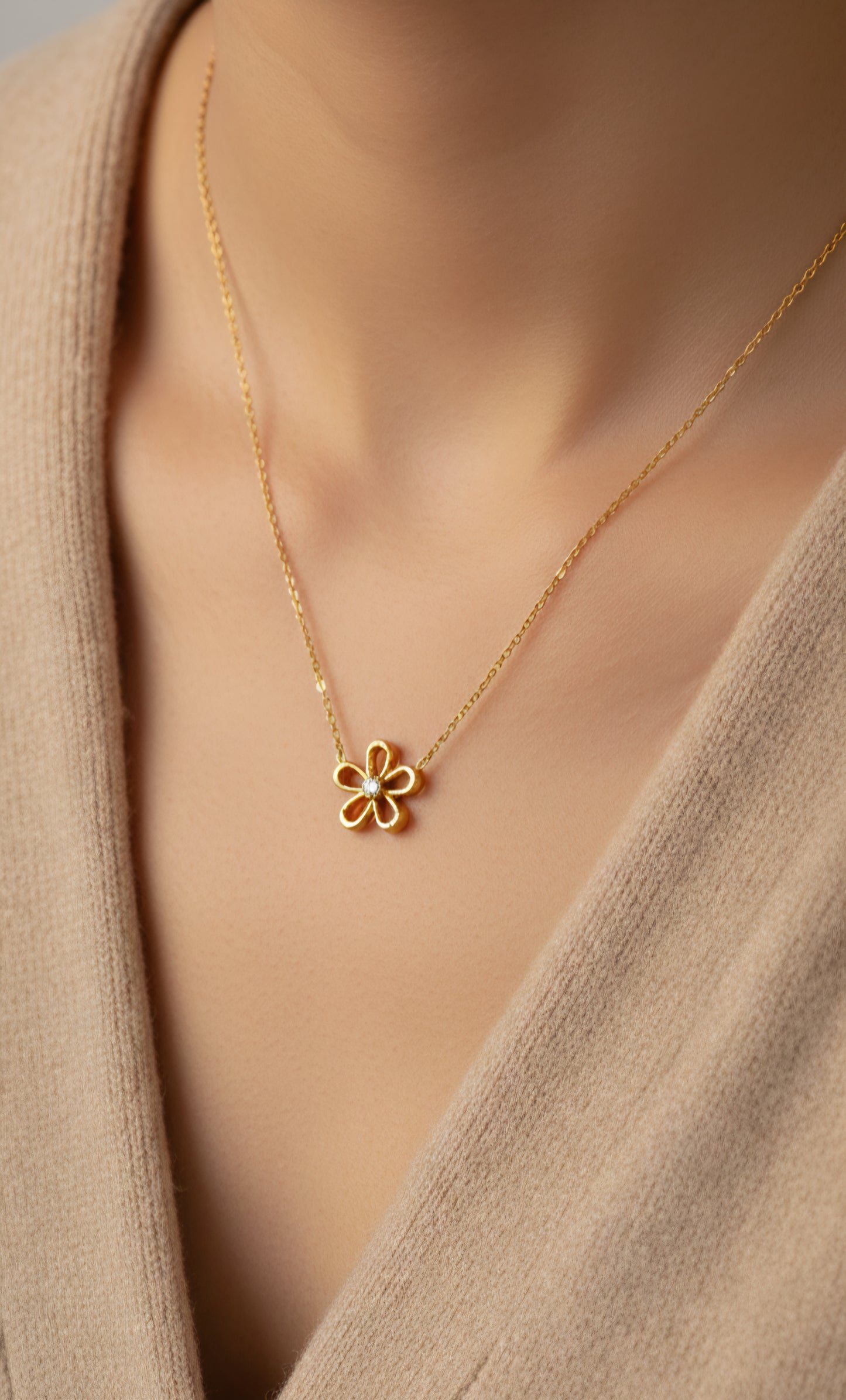 AALIYAH FLOWER NECKLACE