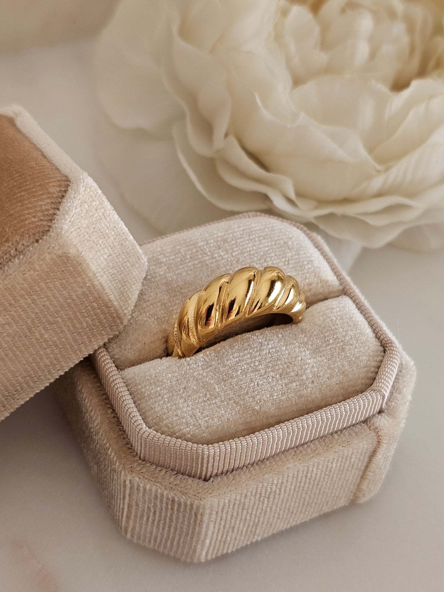 KALA TWIST RING