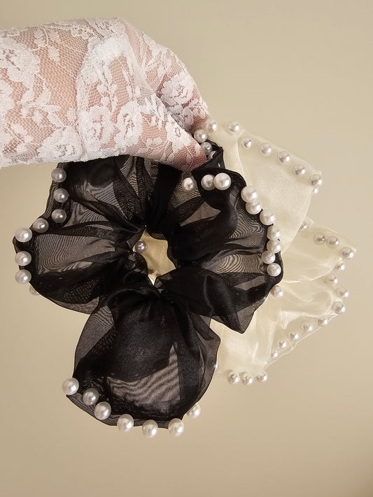 PEARLY SCRUNCHIE