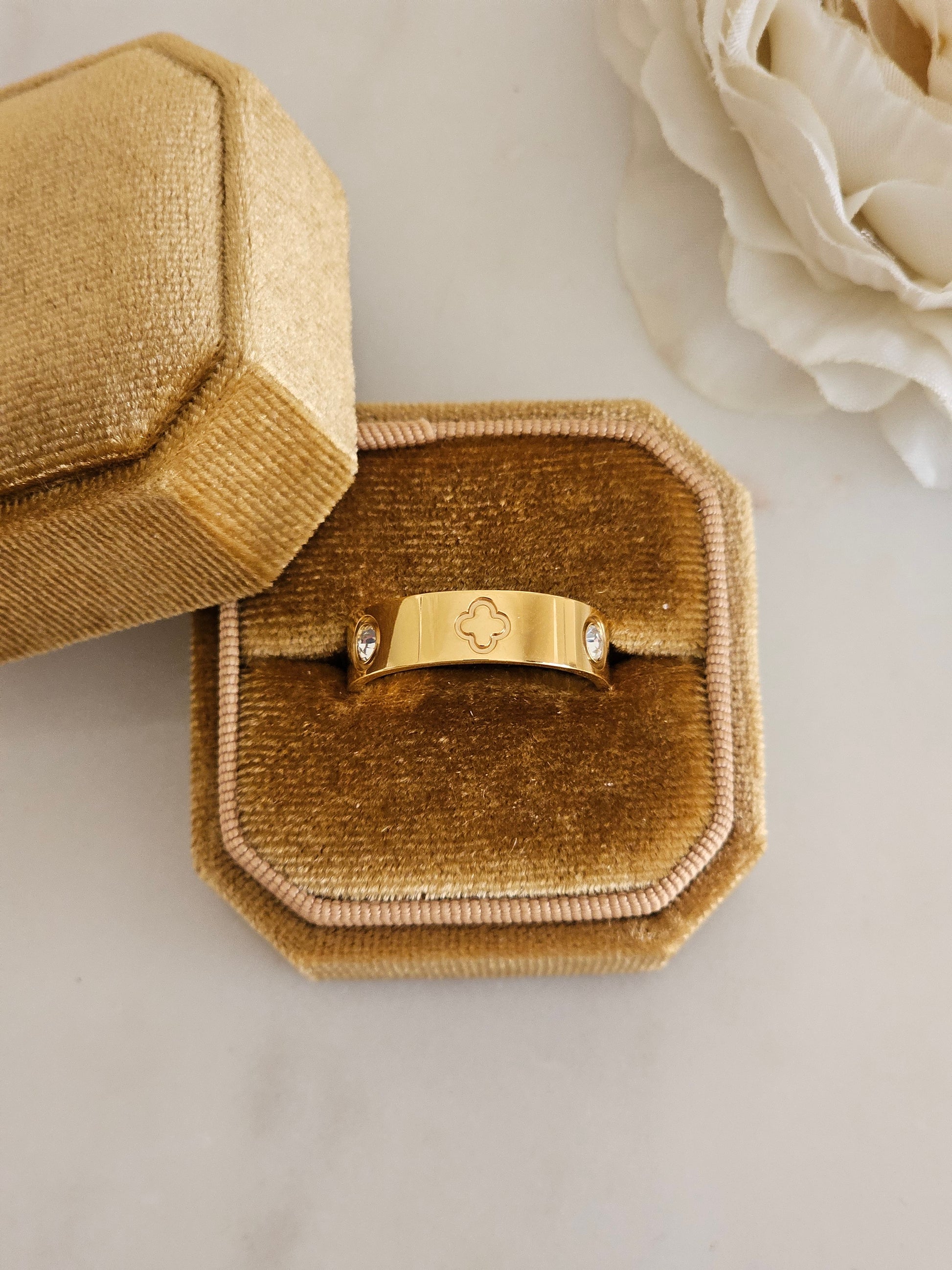 Stainless steel gold plated Cubic zirconia clover ring