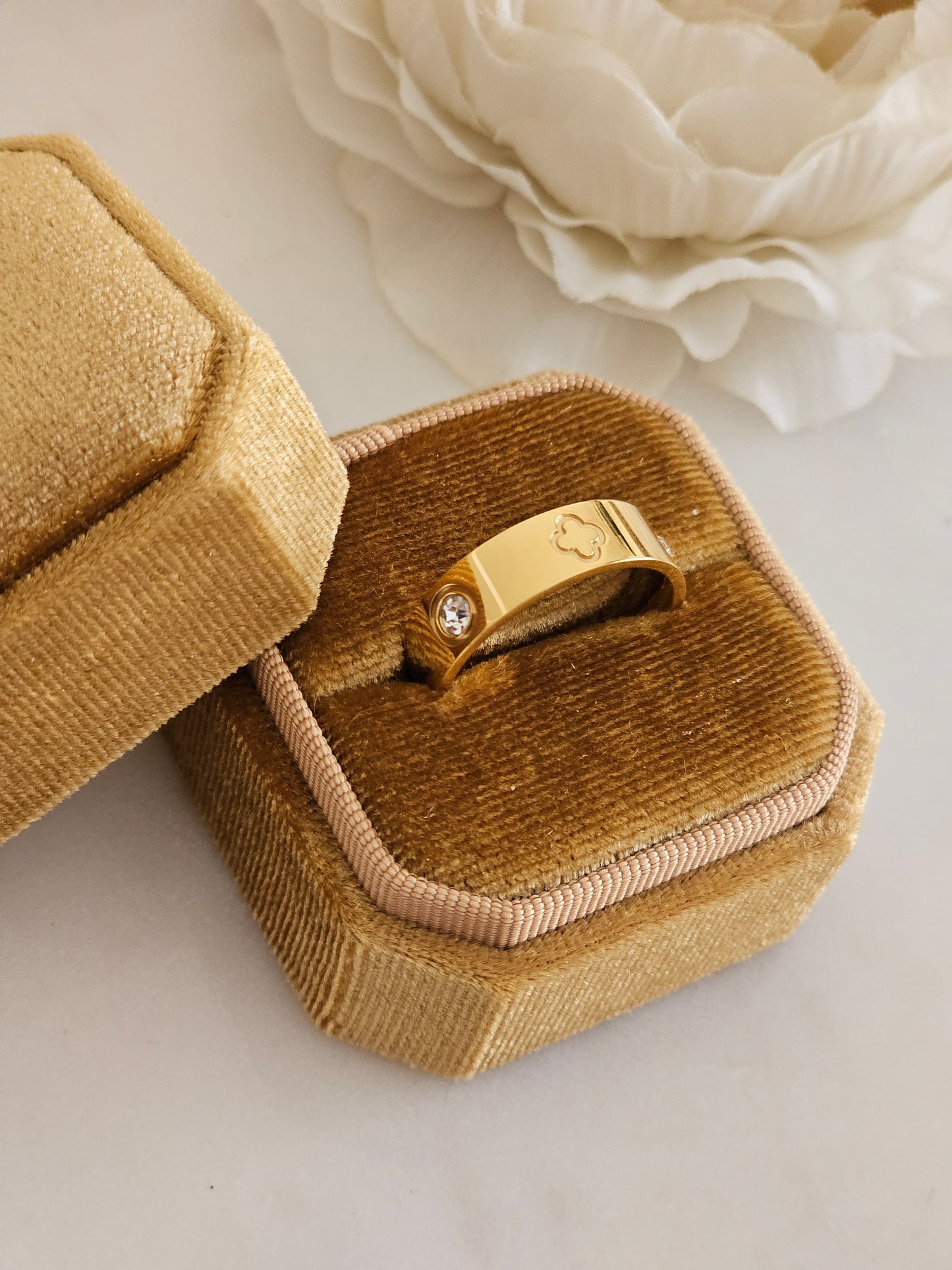 SANA CLOVER RING
