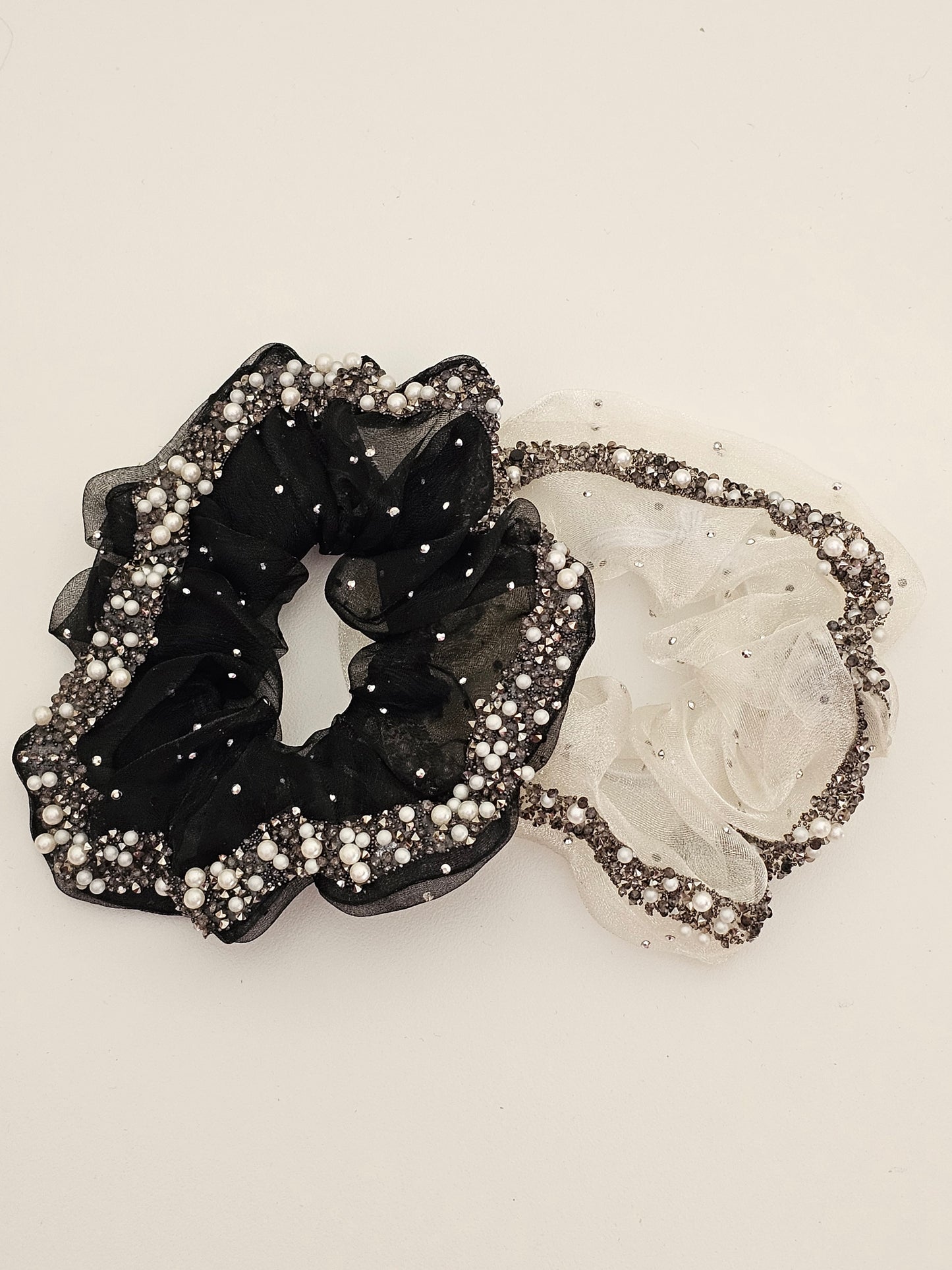 Mesh pearl hair scrunchies