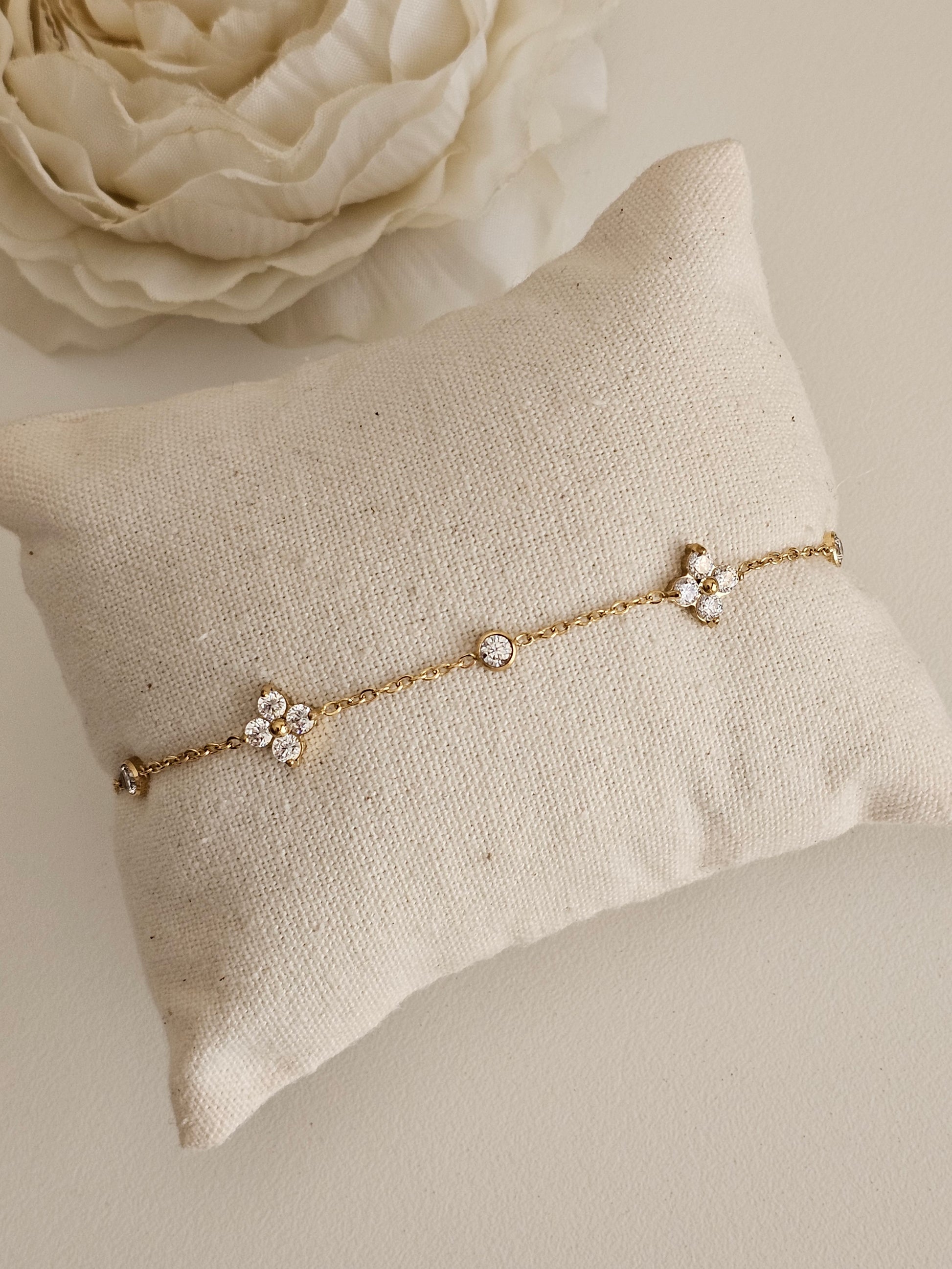 mini clover bracelet