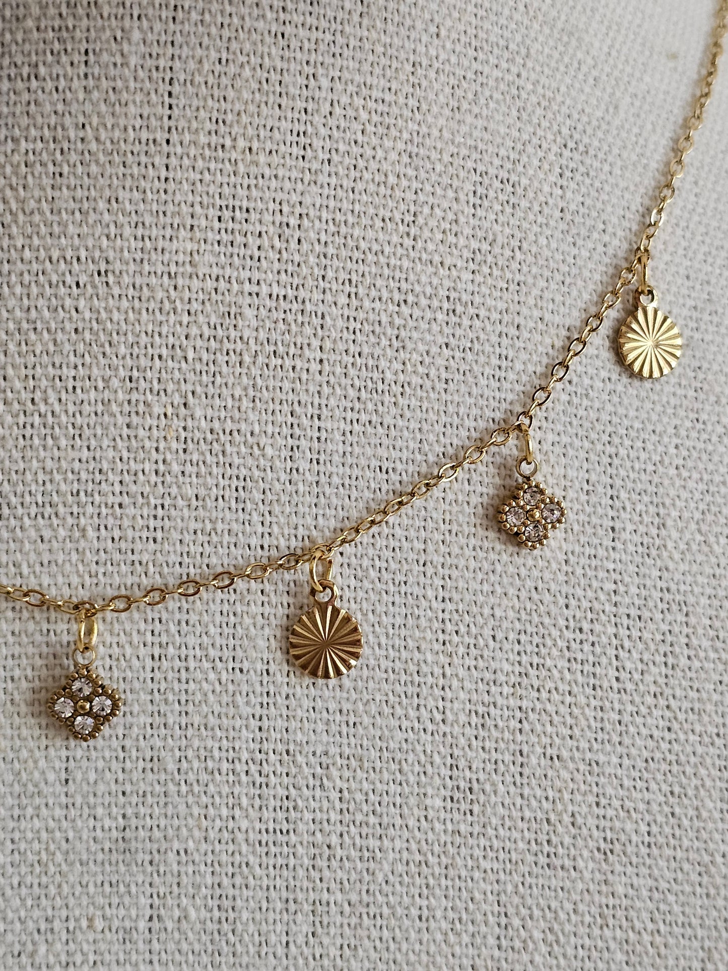 SARAY CLOVER NECKLACE