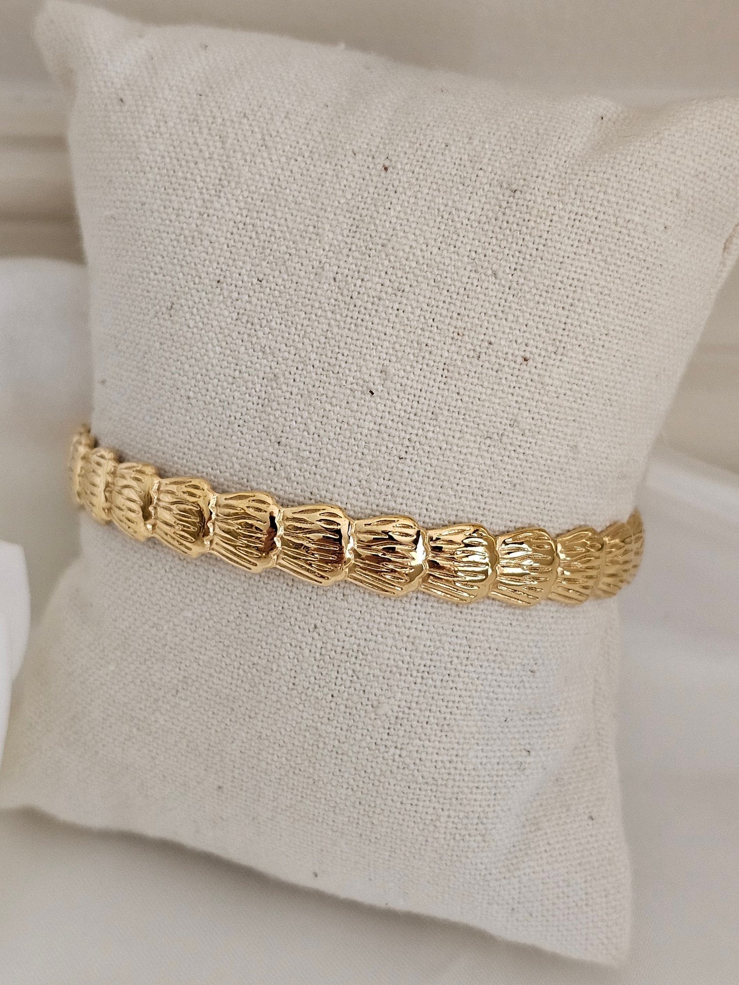 MERRI SHELL OPEN BANGLE