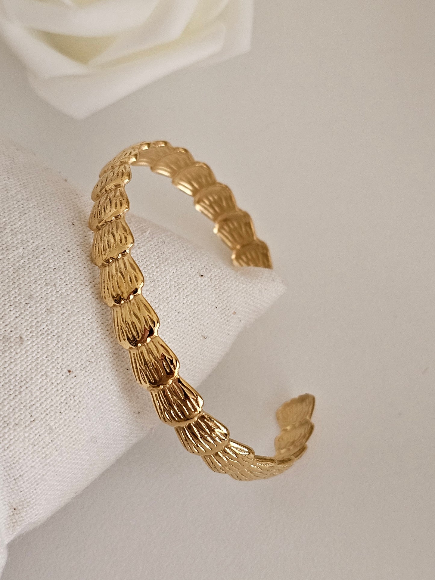 MERRI SHELL OPEN BANGLE
