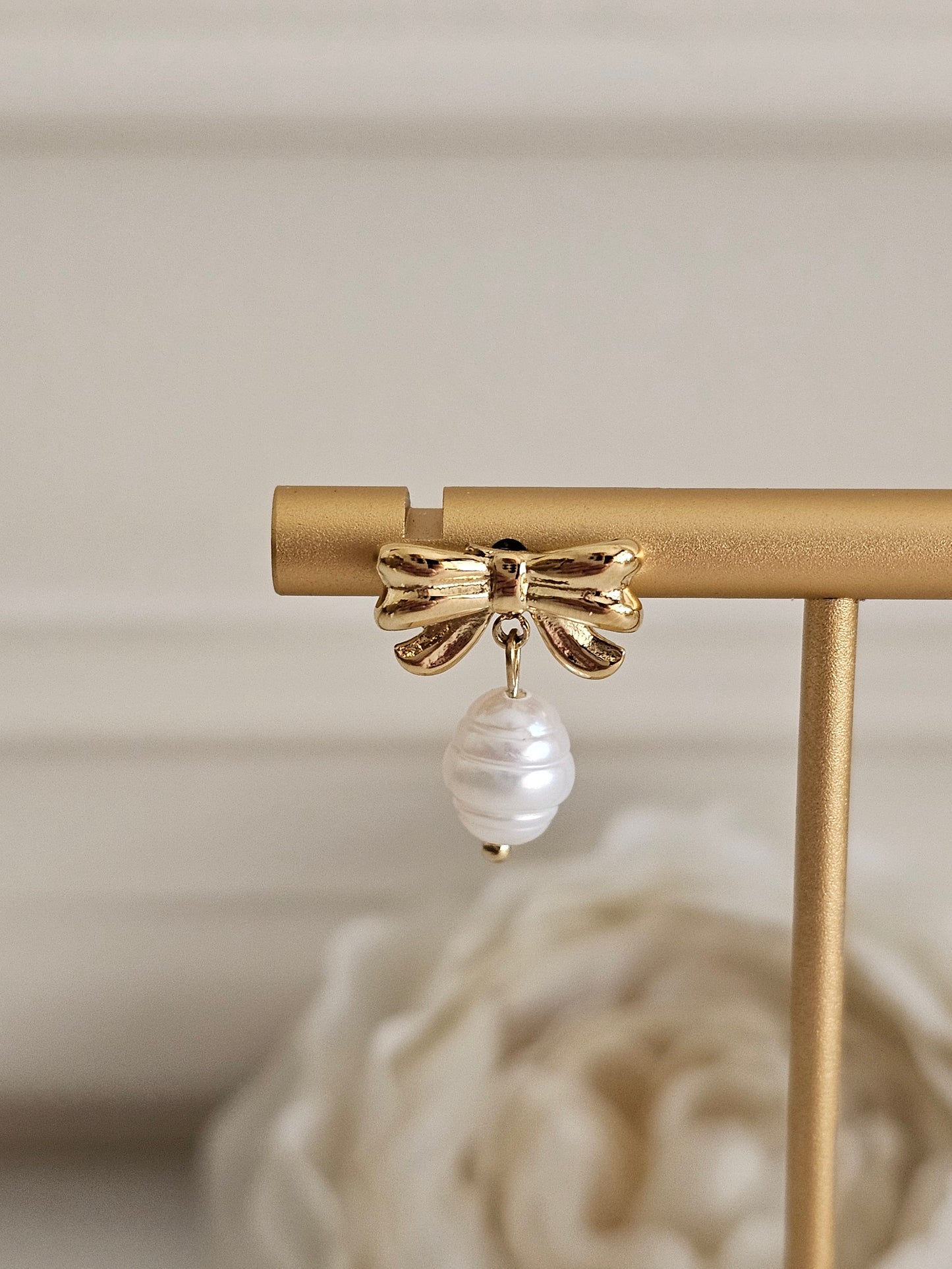 RAYAN BOW PEARL EARRINGS