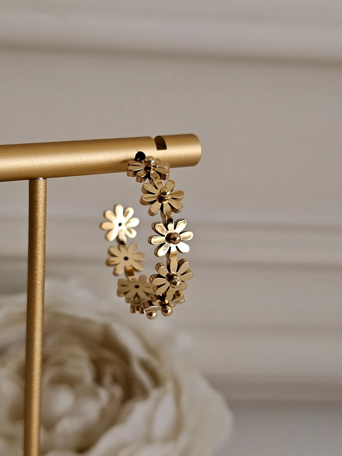 PELINA FLOWER HOOP EARRINGS
