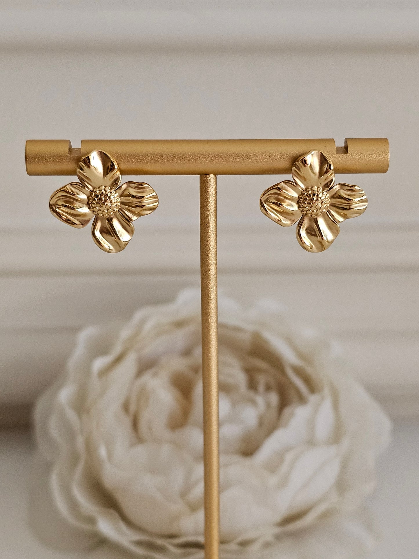 ELNARA FLOWER EARRINGS