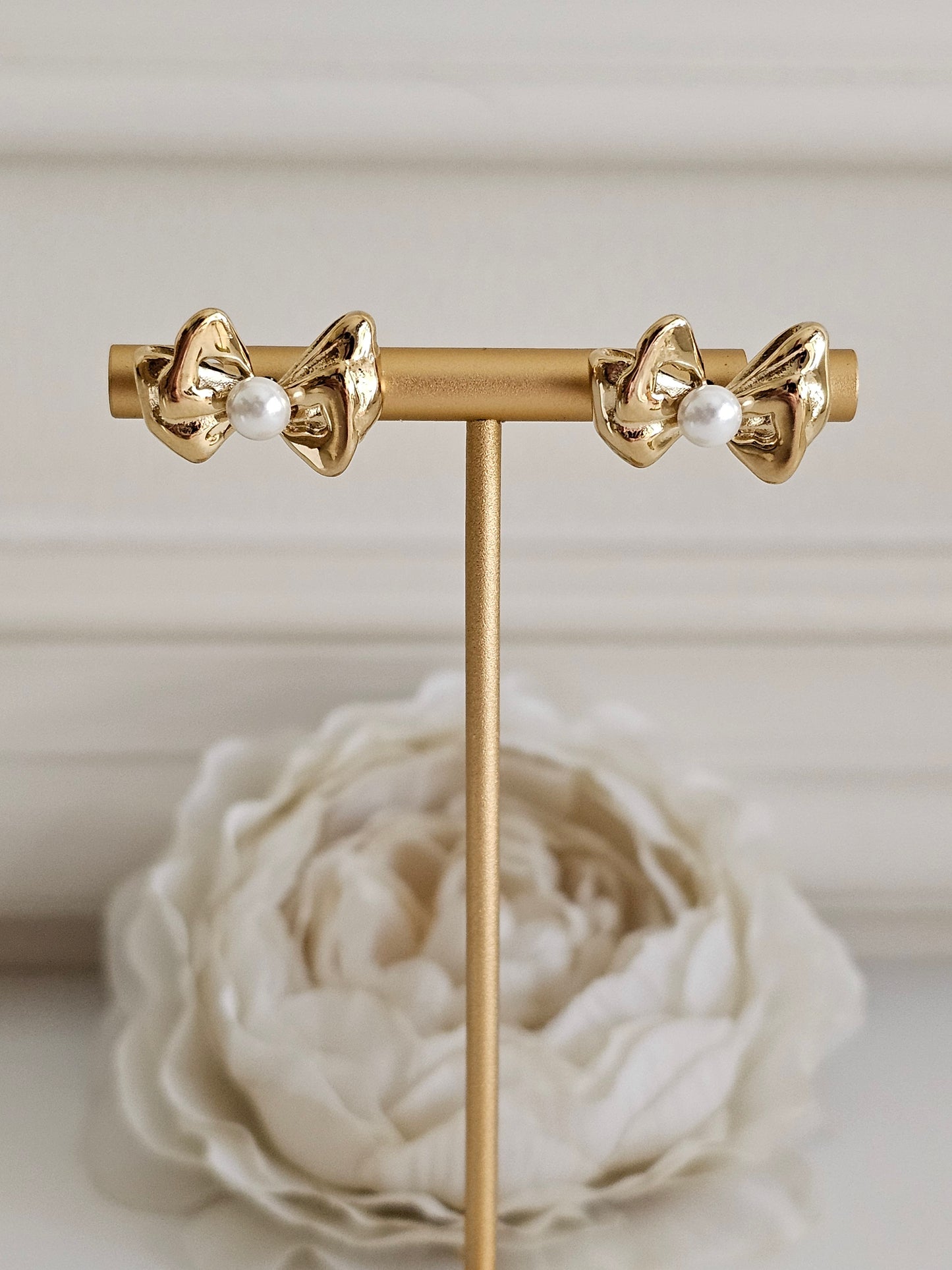 HAVA PEARL BOW EARRINGS