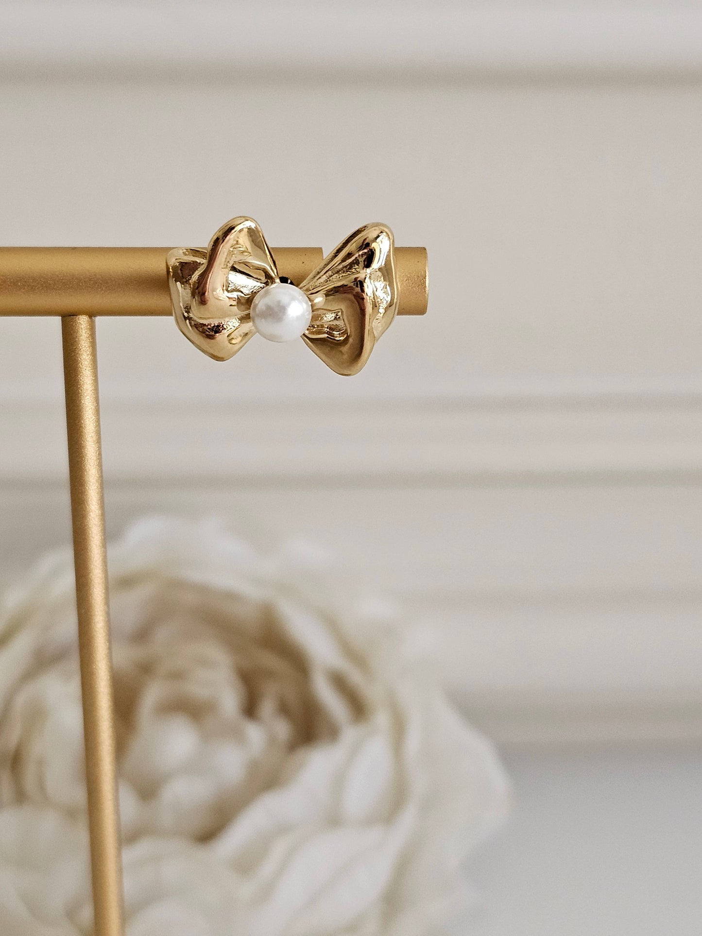 HAVA PEARL BOW EARRINGS