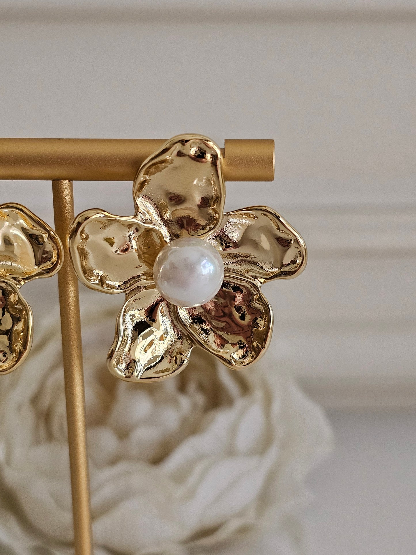 SERA FLOWER PEARL EARRINGS