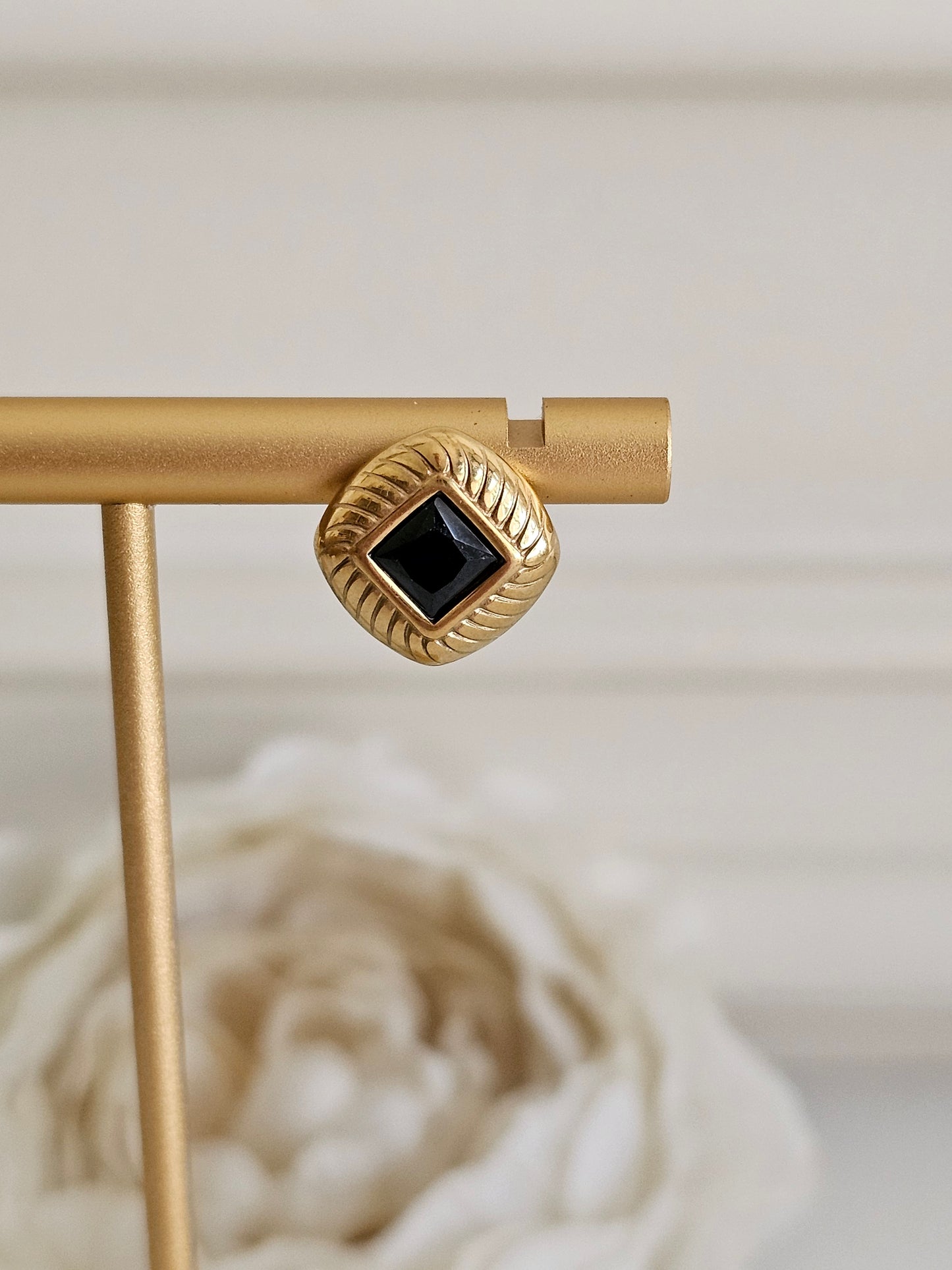 KARA SMALL BUTTON EARRINGS