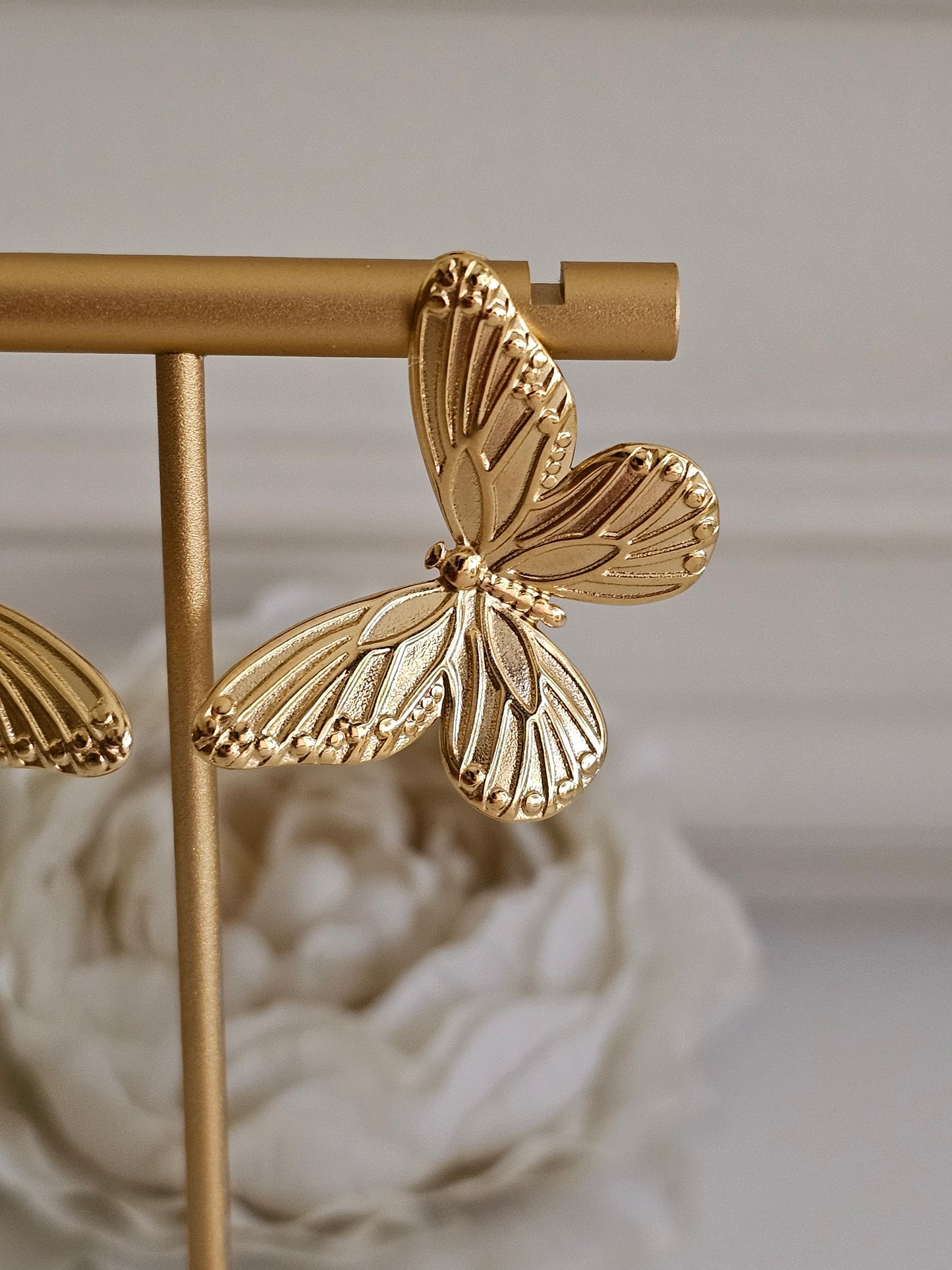 NEVDA BUTTERFLY EARRINGS