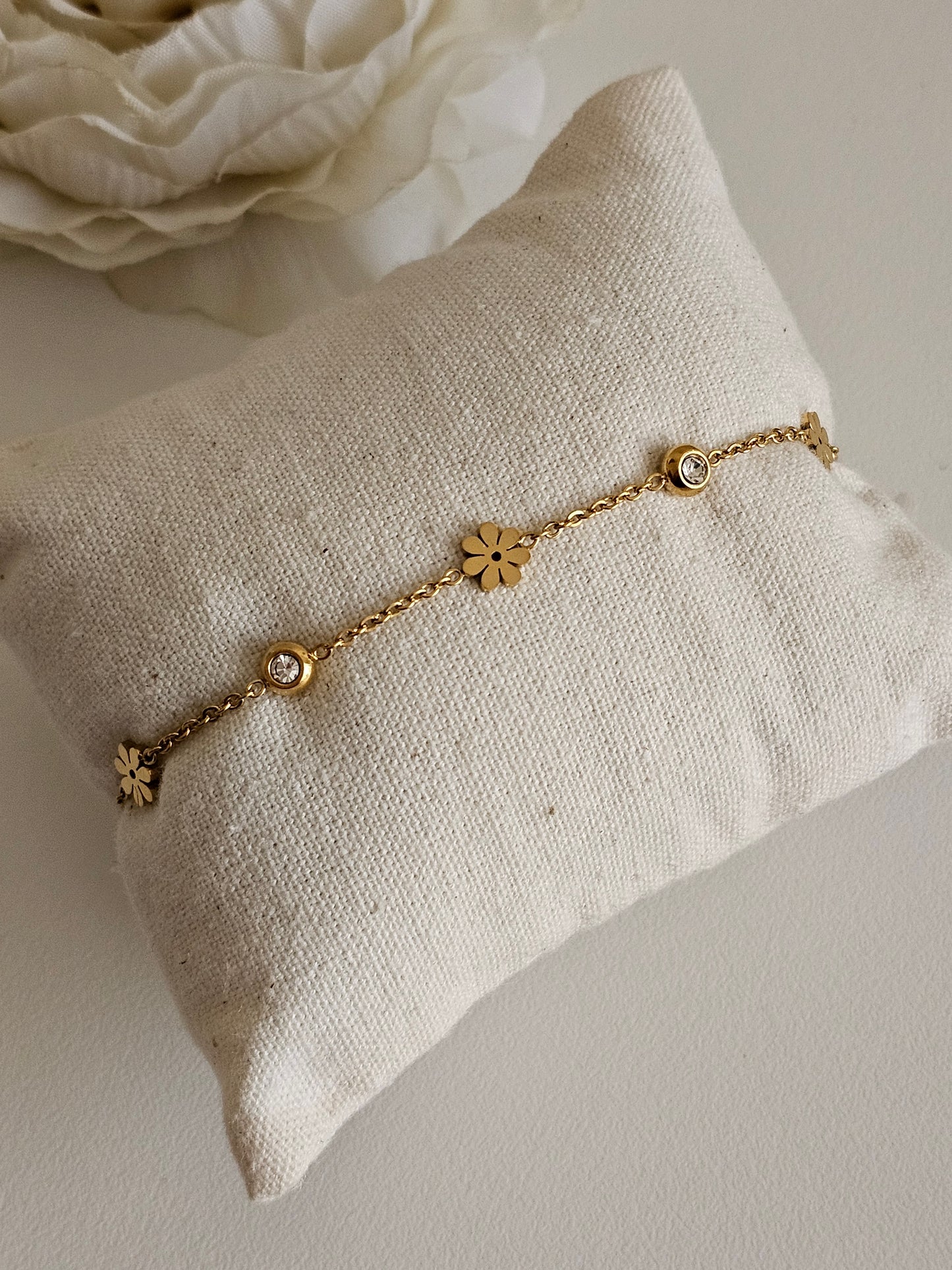 Gold cubic zirconia flower bracelet