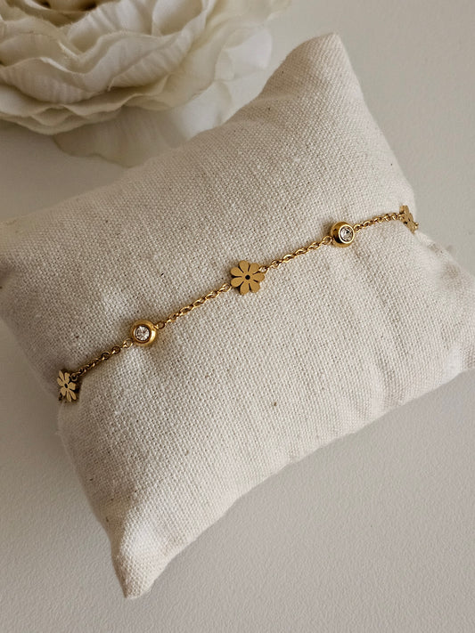 Gold cubic zirconia flower bracelet