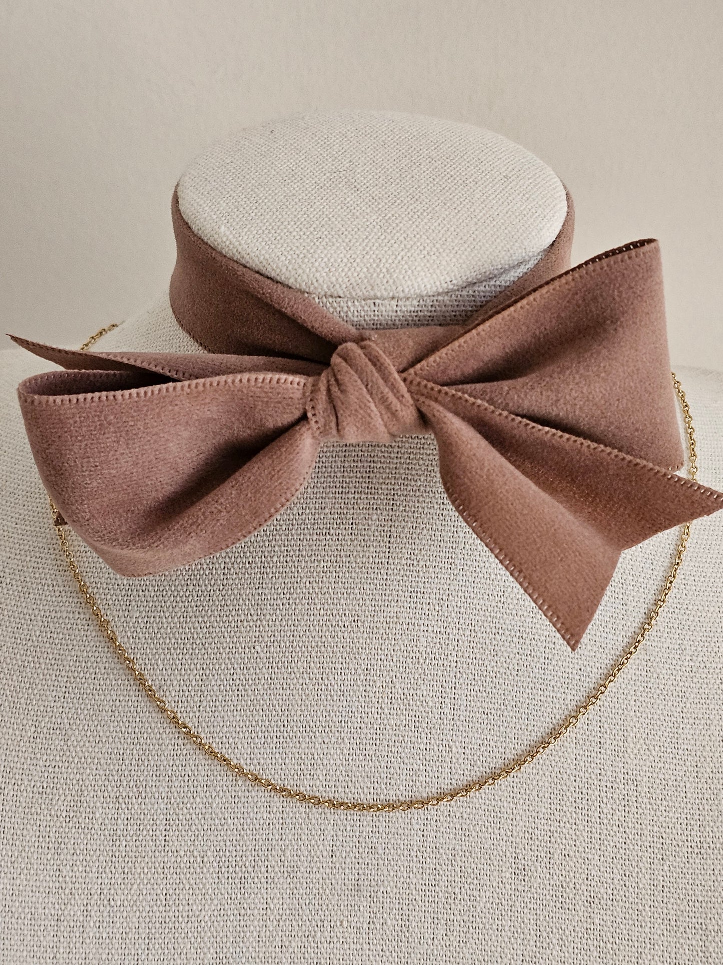 Simple gold necklace