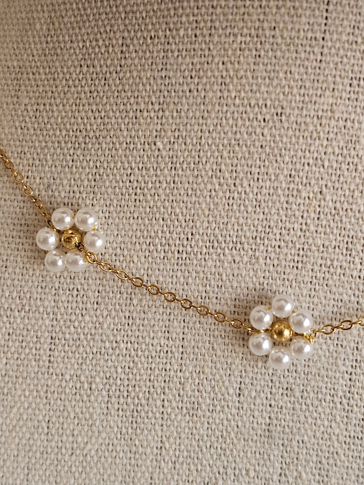 CISEM FLOWER NECKLACE