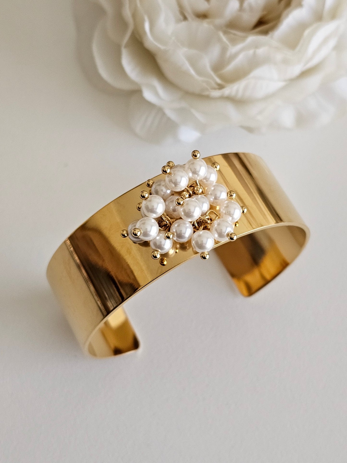 AZIZAH PEARL CUFF BANGLE