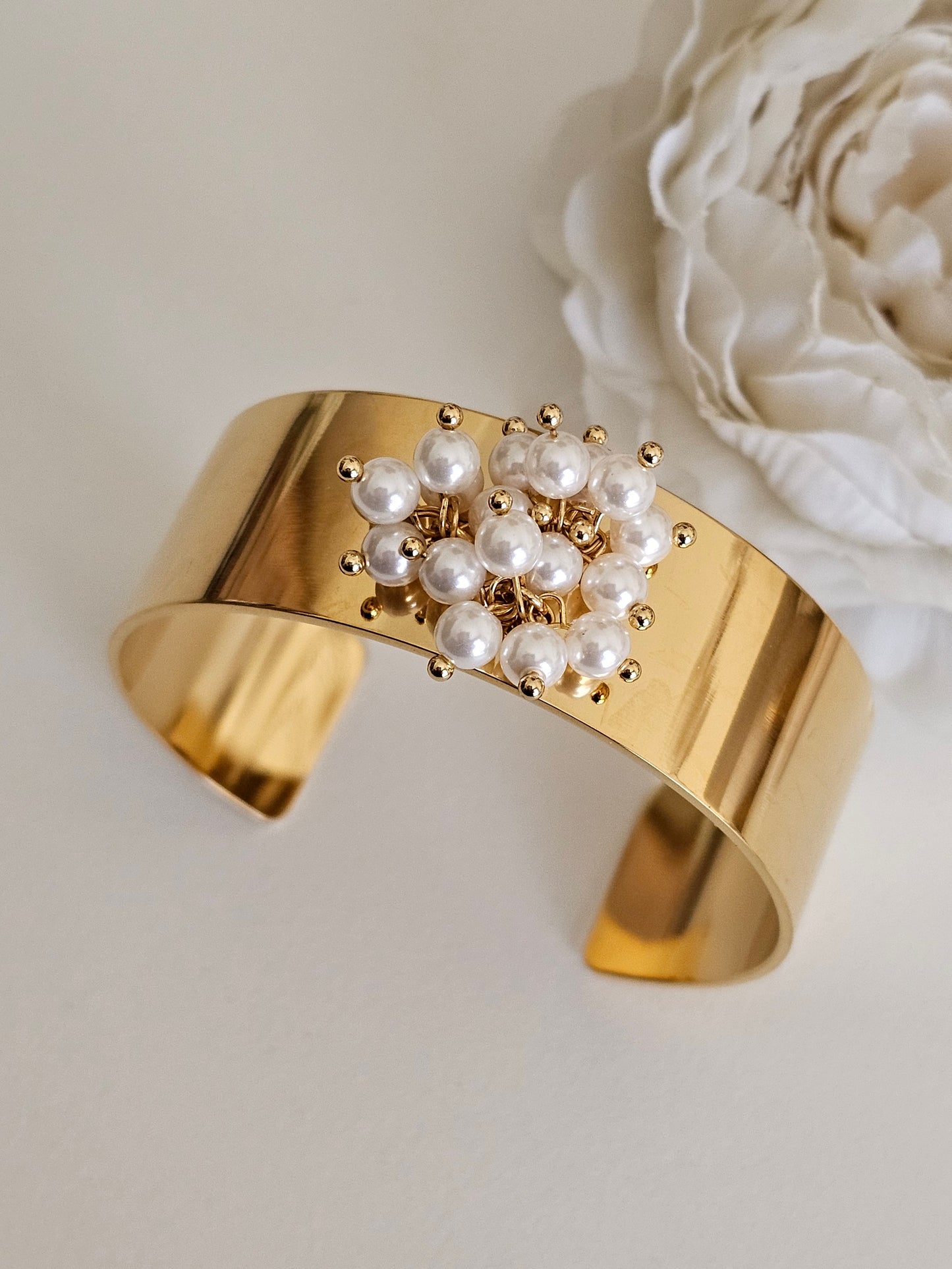 AZIZAH PEARL CUFF BANGLE