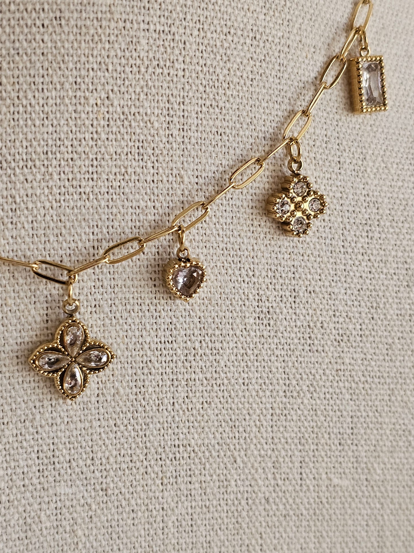 RIHANA CLOVER CHARM NECKLACE