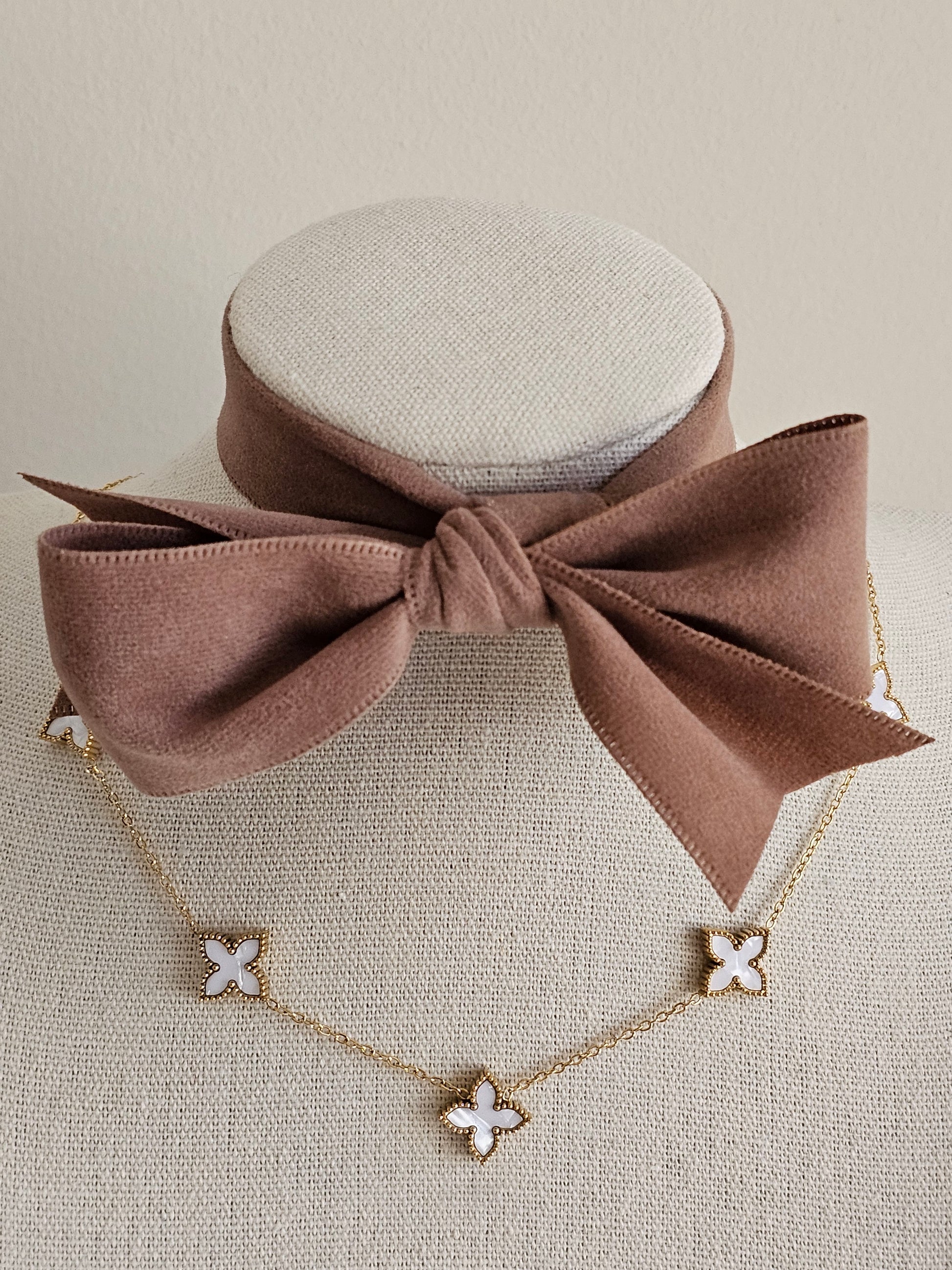 CLOVER NECKLACE