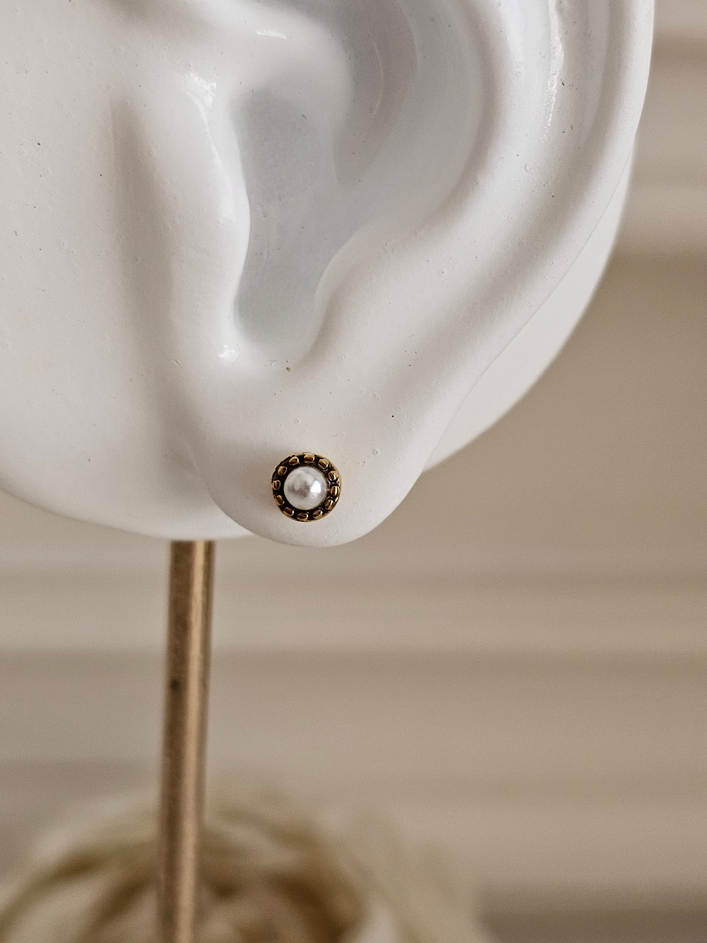 IZEL SMALL PEARL EARRINGS