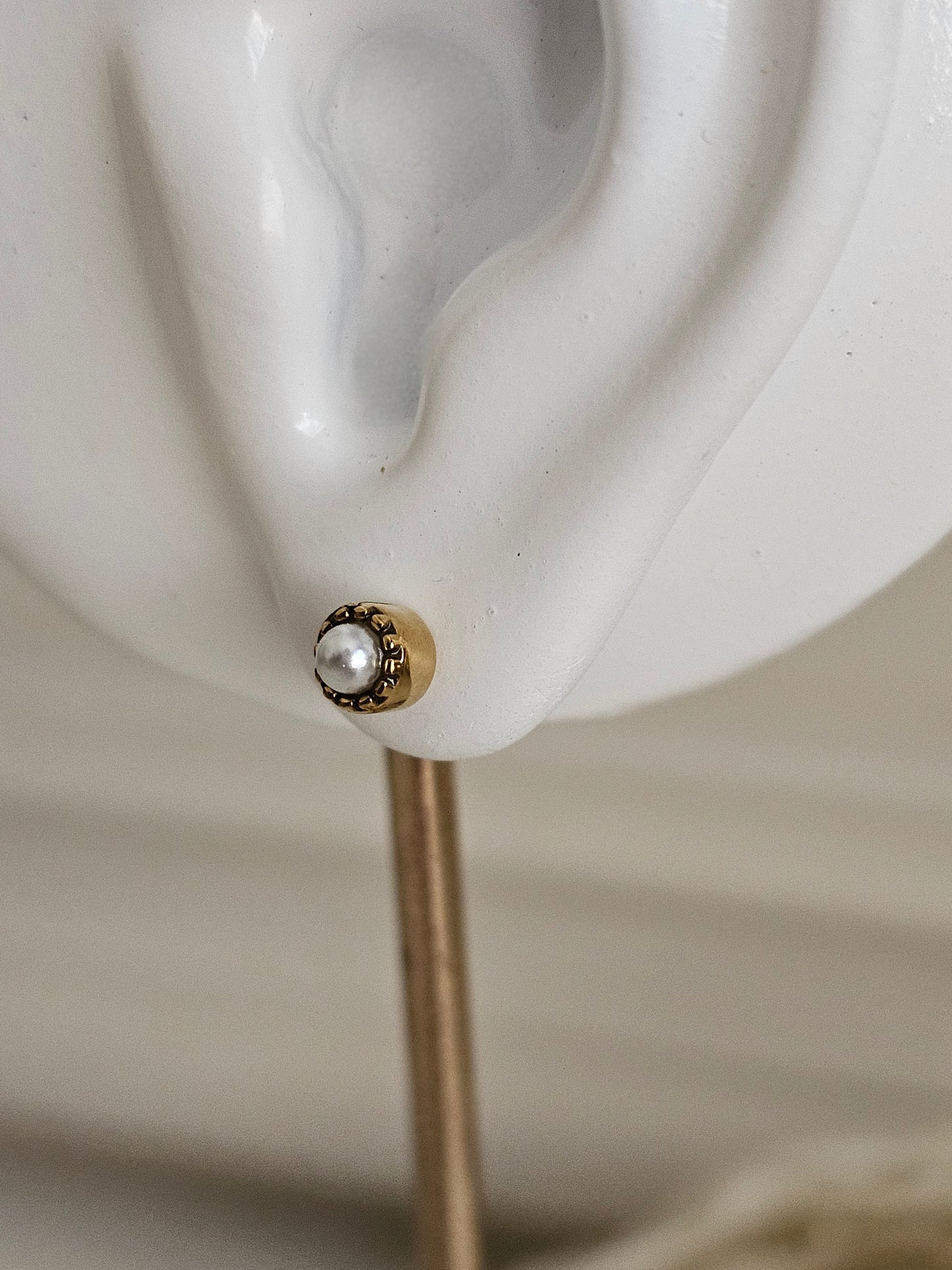 IZEL SMALL PEARL EARRINGS