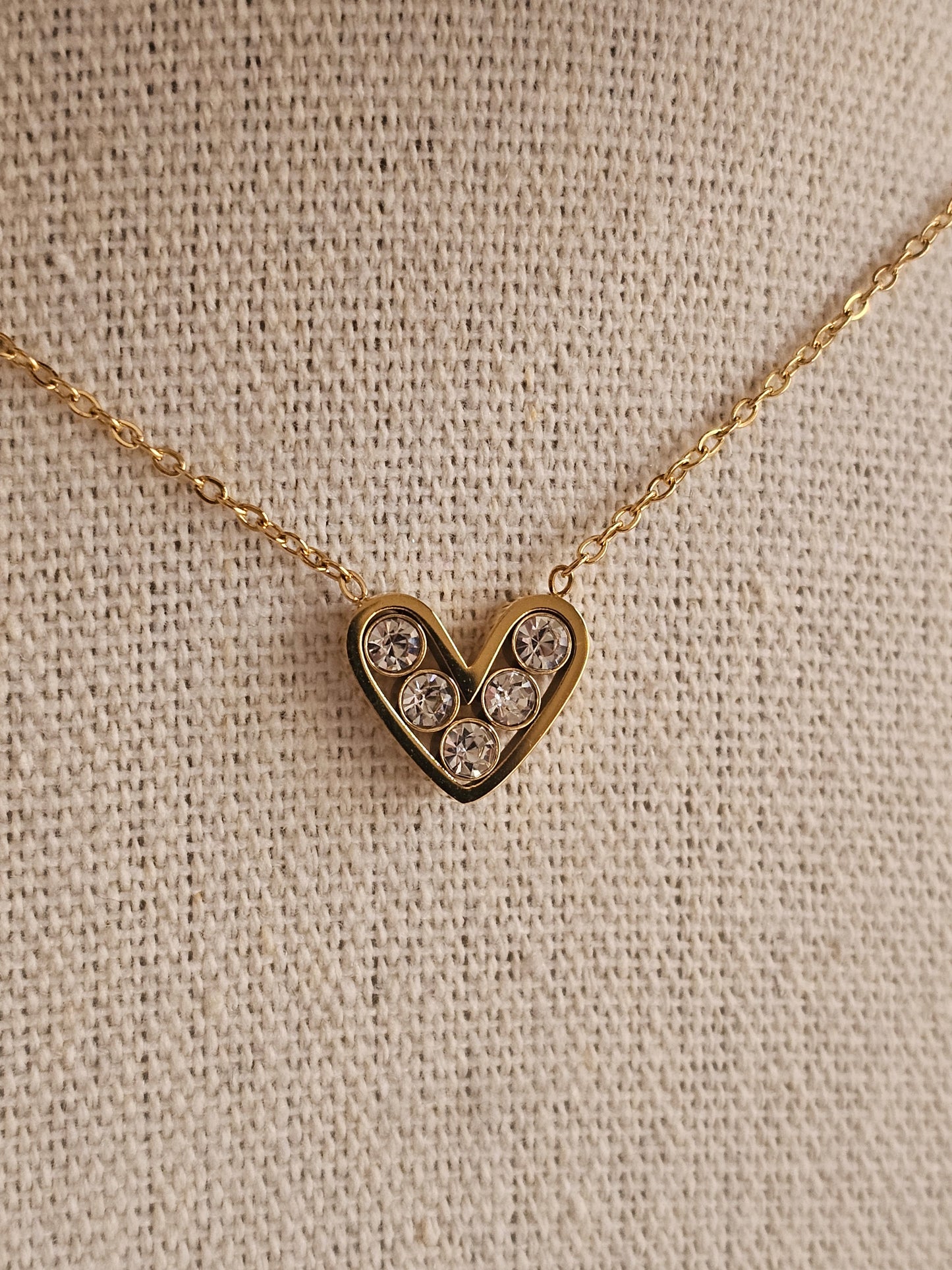 SINDI HEART NECKLACE