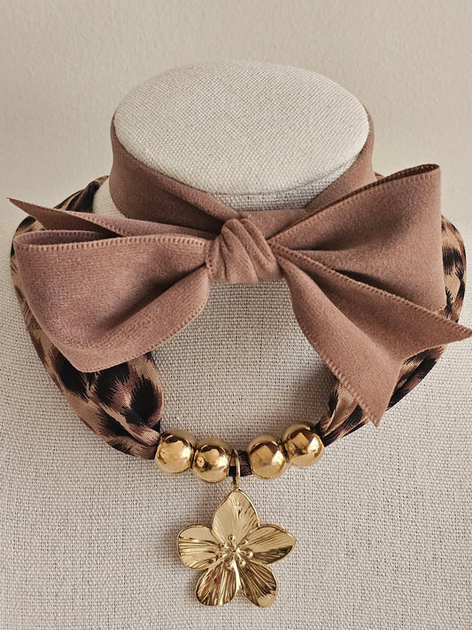 Leopard flower necklace
