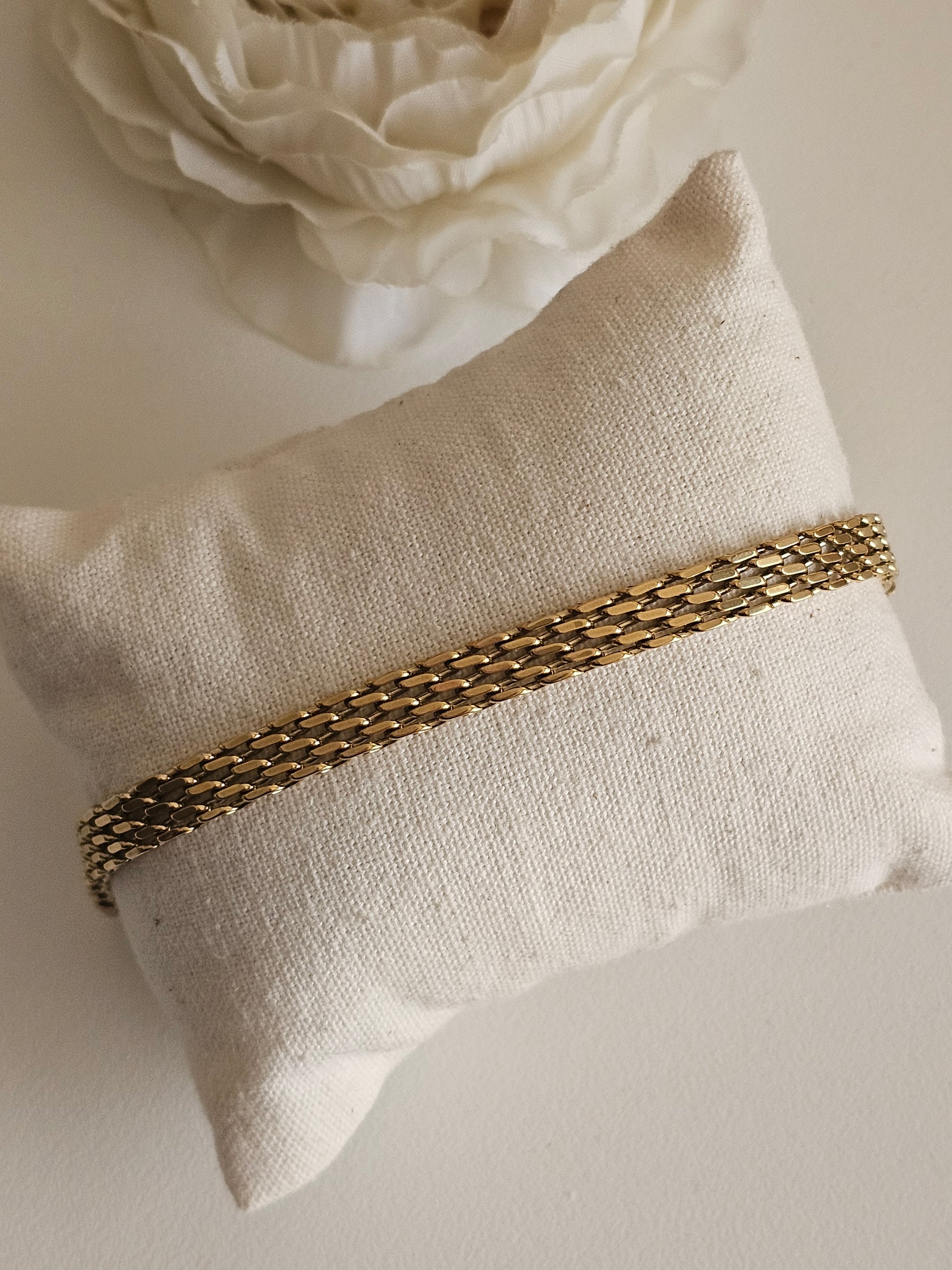 Stainless steel gold mesh bracelet