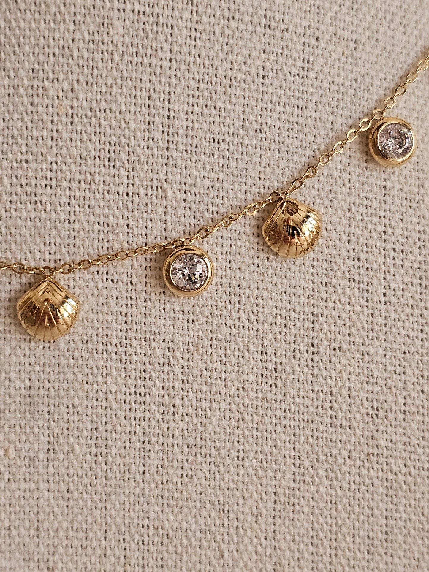 SEDA SHELL NECKLACE