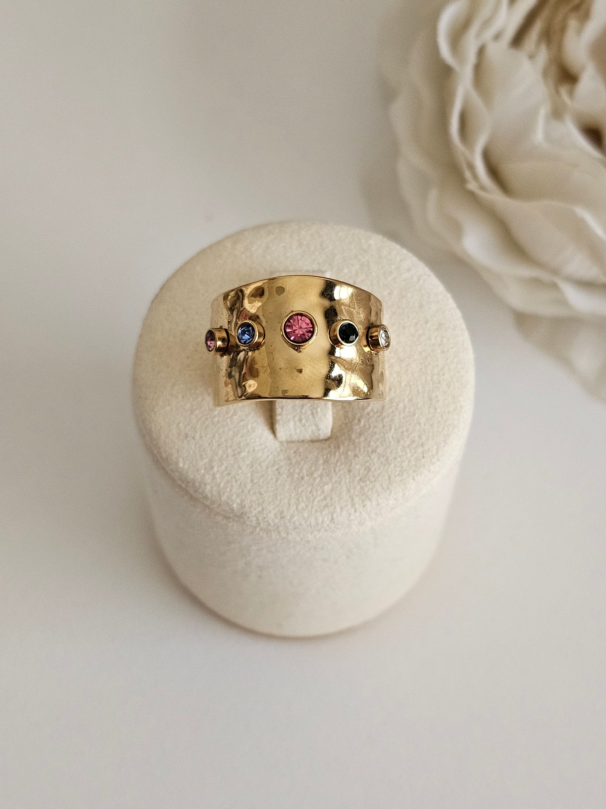 Gold coloured stone ring