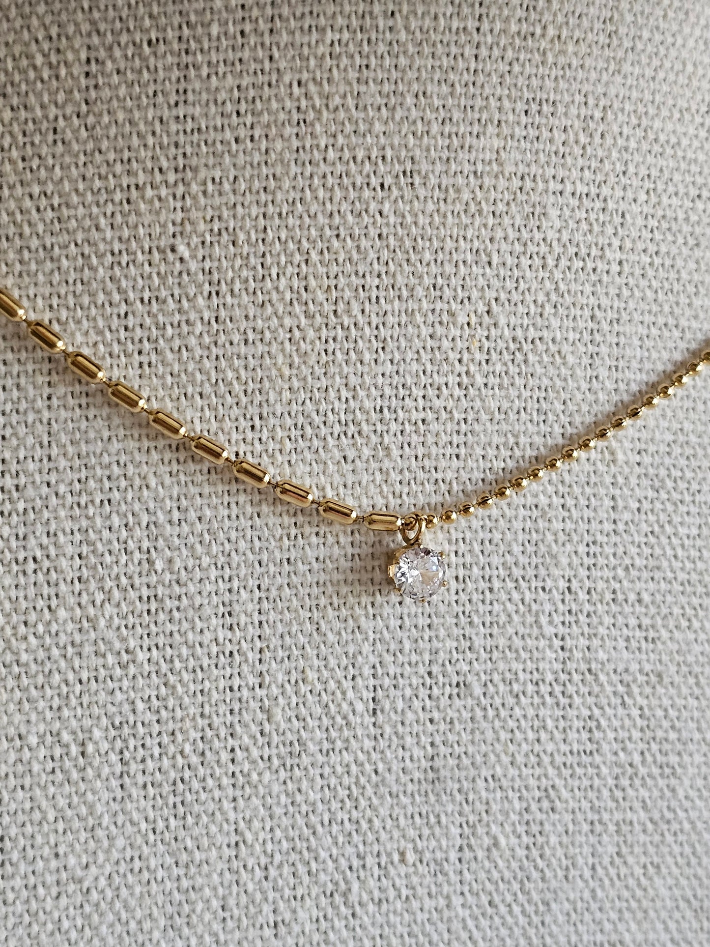 REHA PENDANT NECKLACE