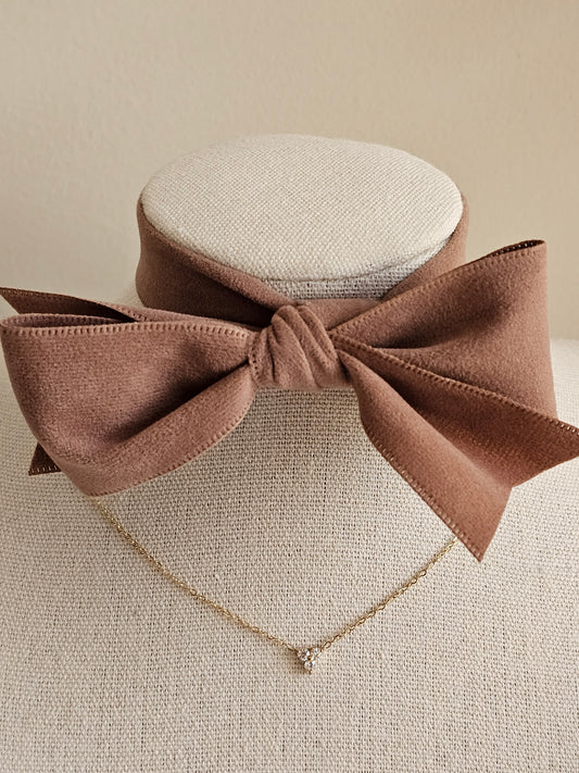 Petite gold pendant necklace