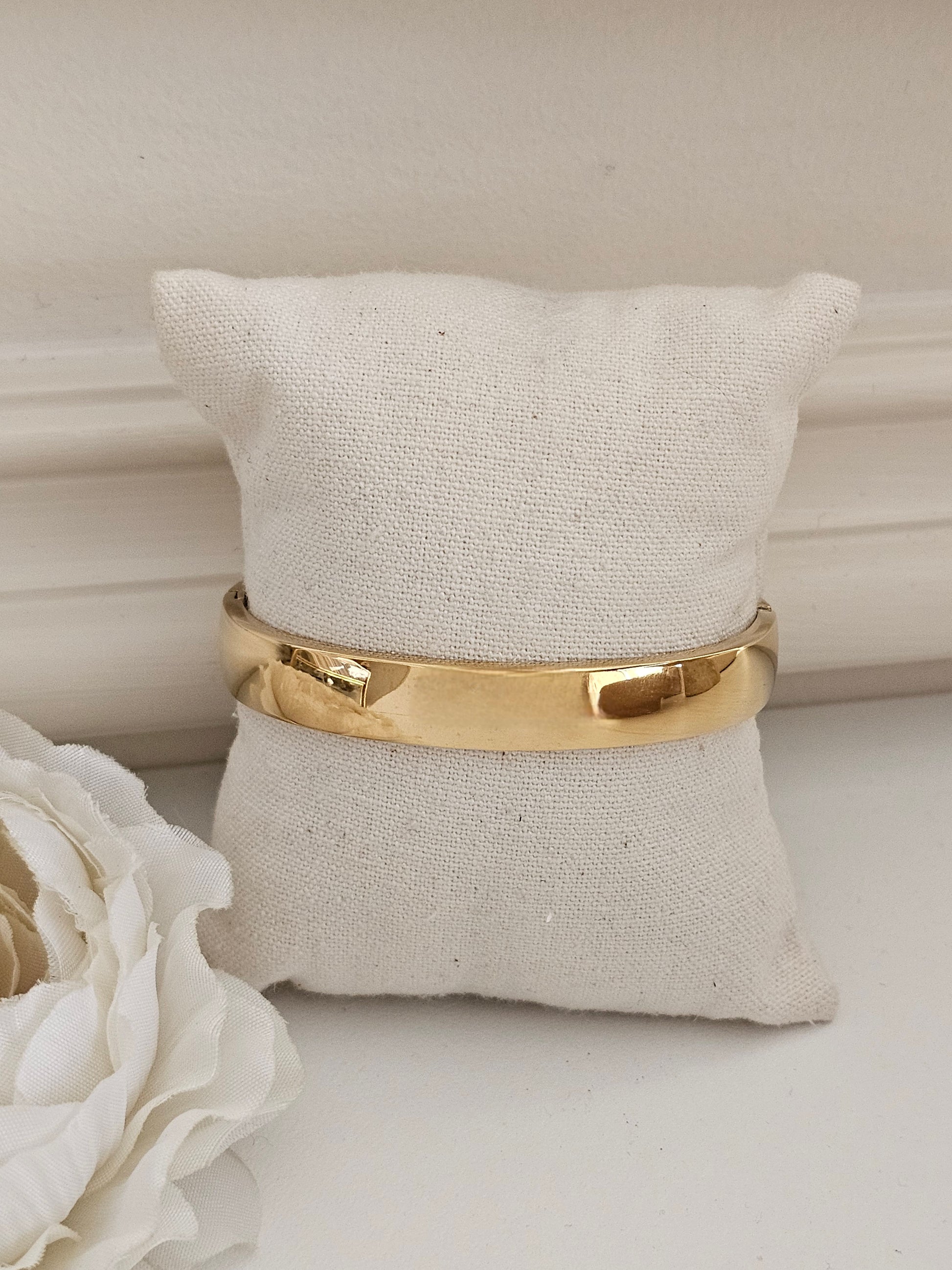 Chunky gold bangle