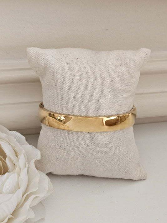 Chunky gold bangle