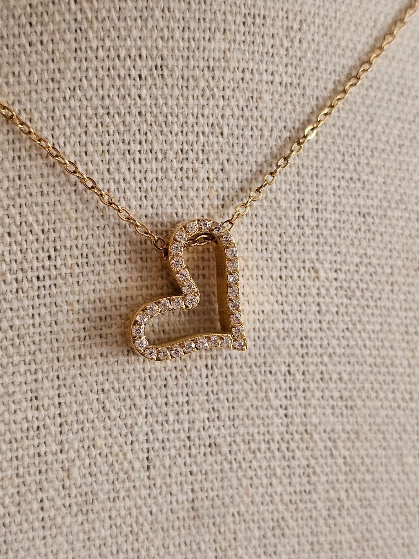TARAN HEART NECKLACE
