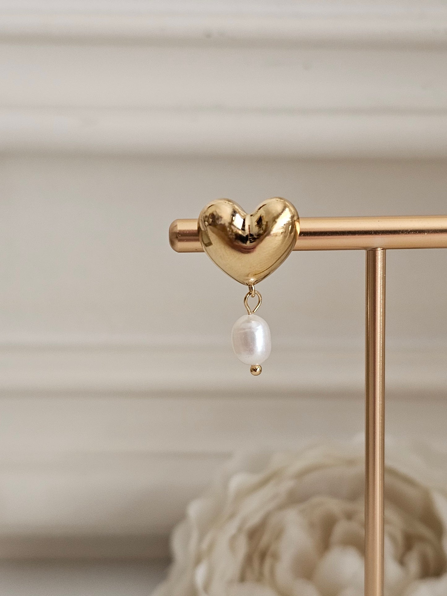 NYLA PEARL HEART EARRINGS