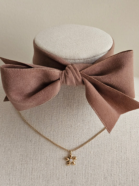Gold and cubic zirconia flower necklace