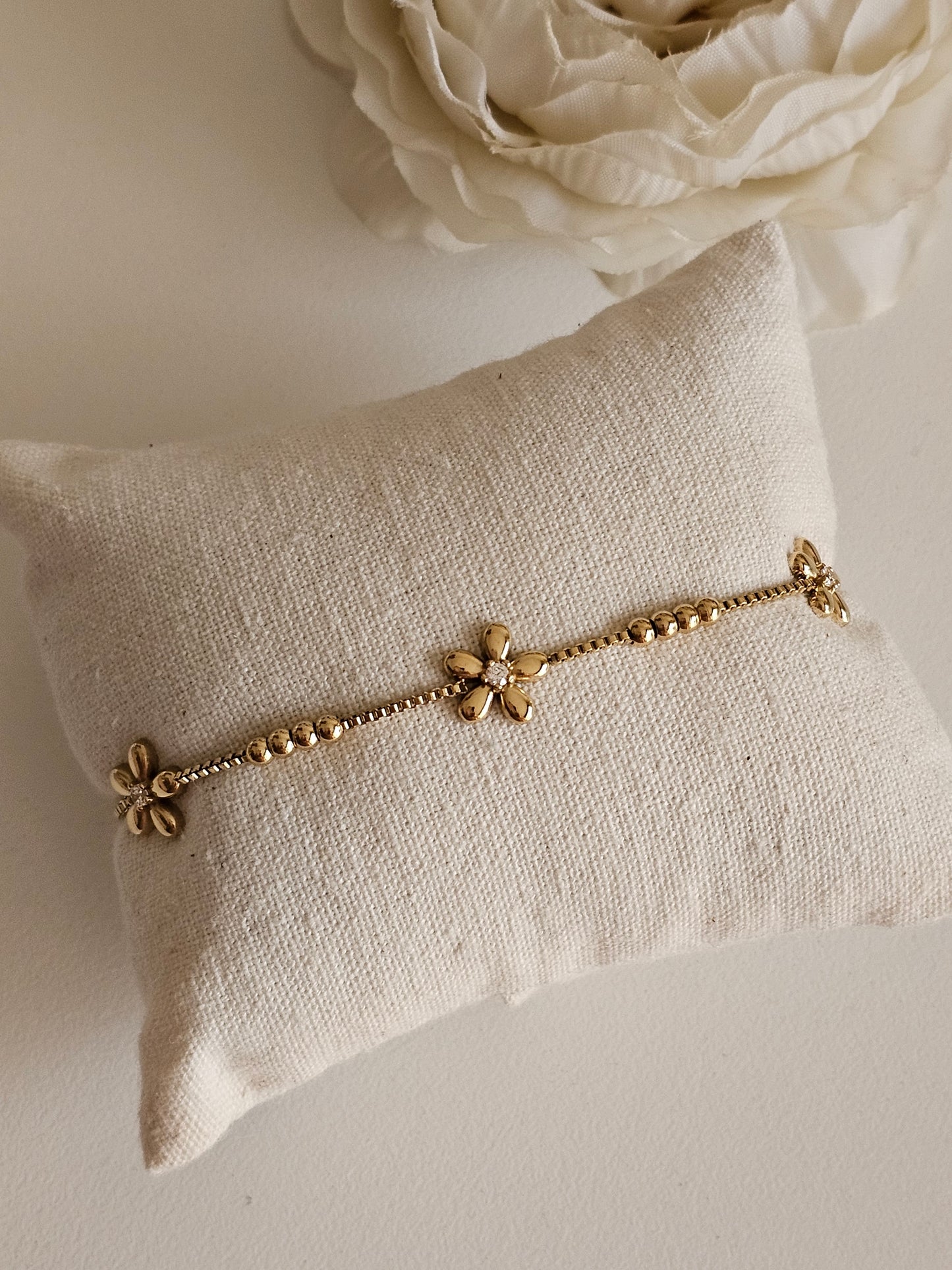 Gold cubic zirconia flower bracelet