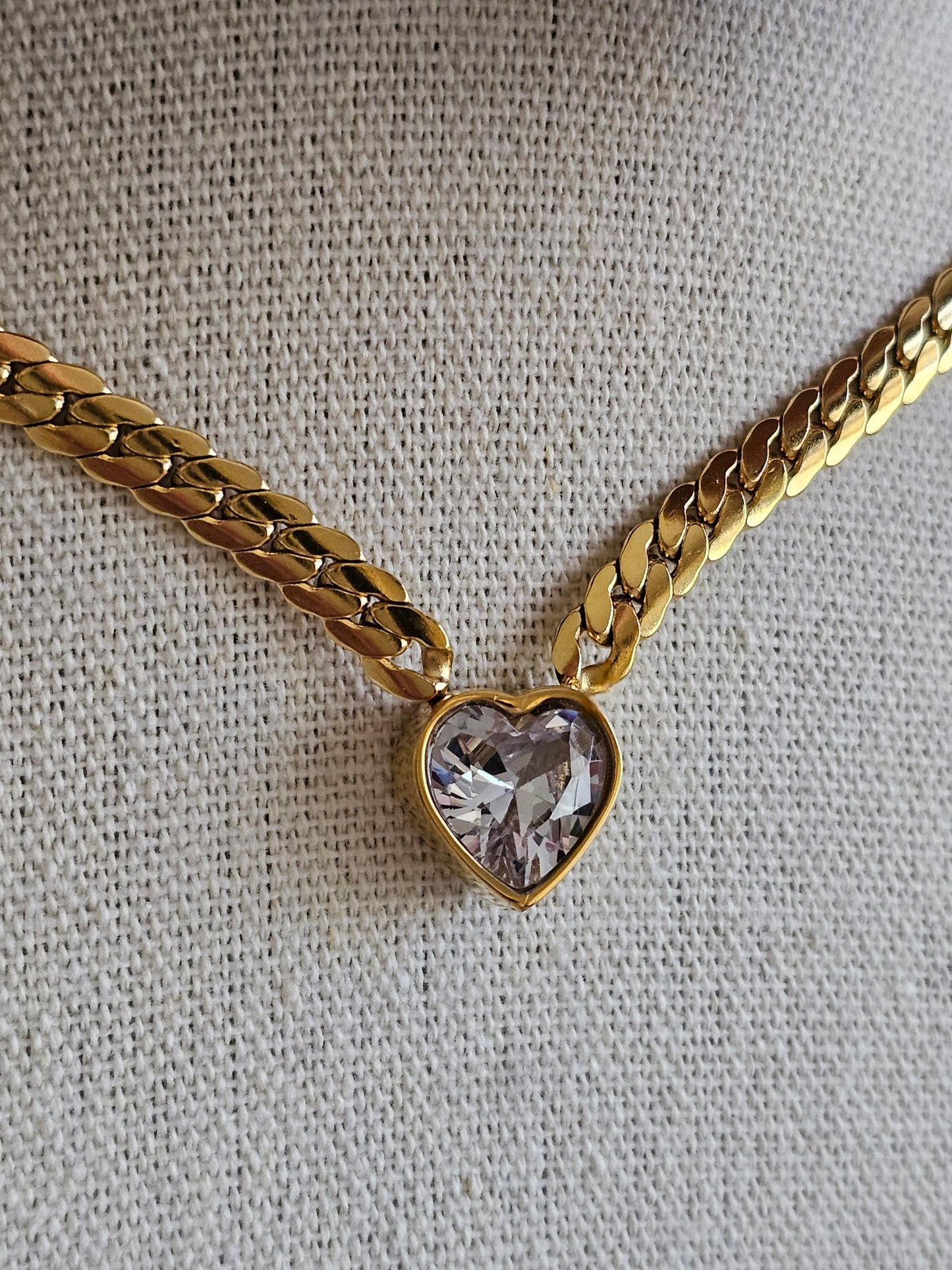 SHULE HEART NECKLACE