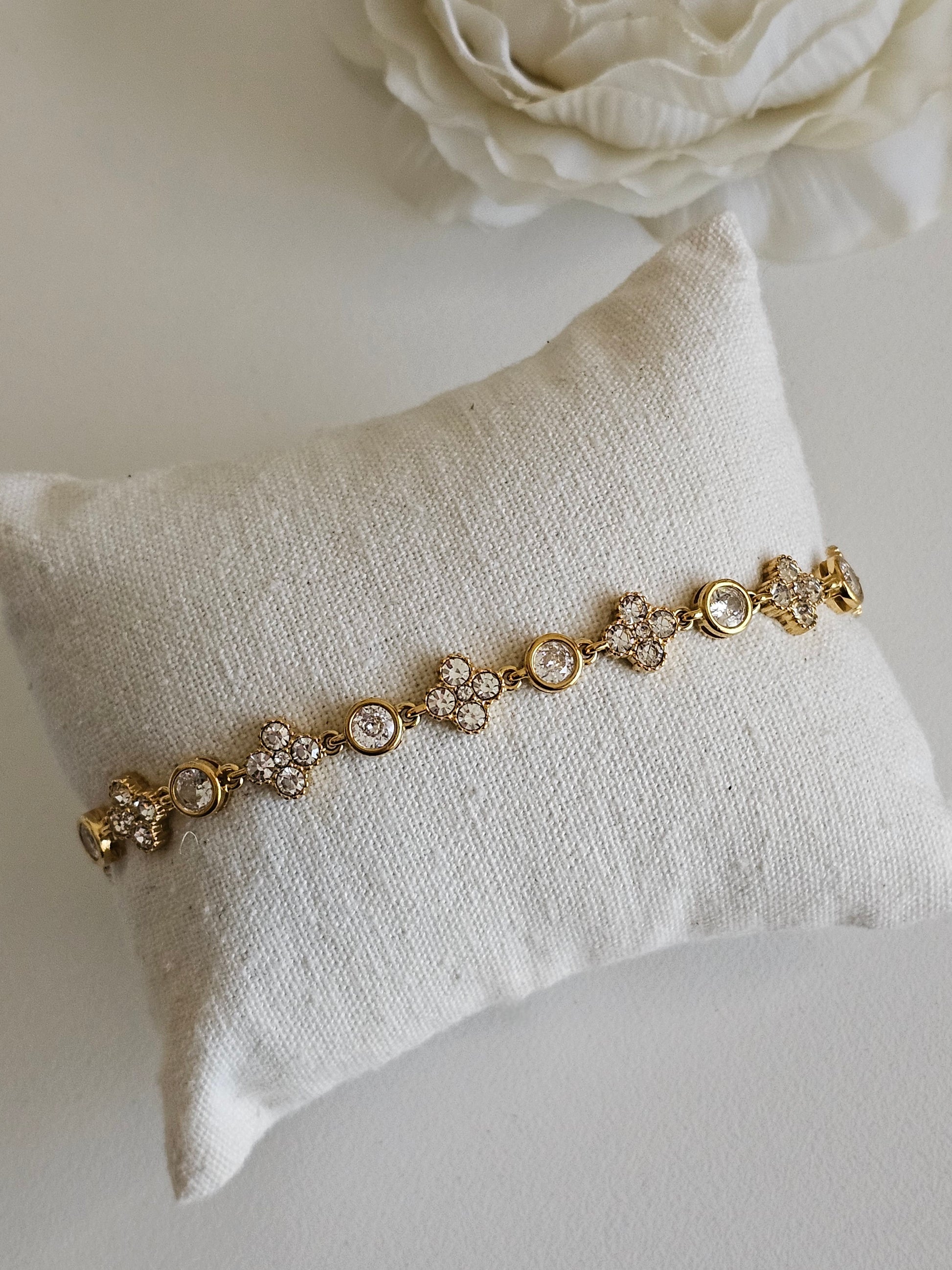 Cubic zirconia clover bracelet